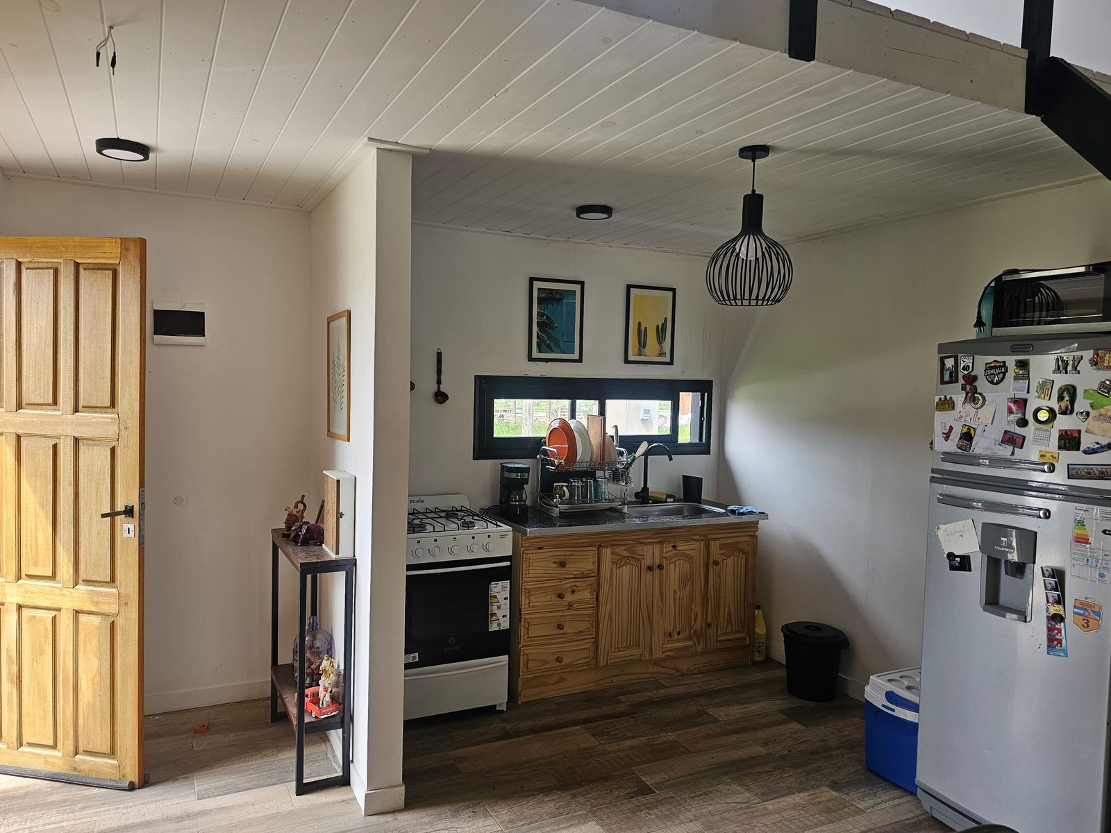 Excelente casa en barrio cerrado con pileta, quincho y parrilla. Toda amoblada
