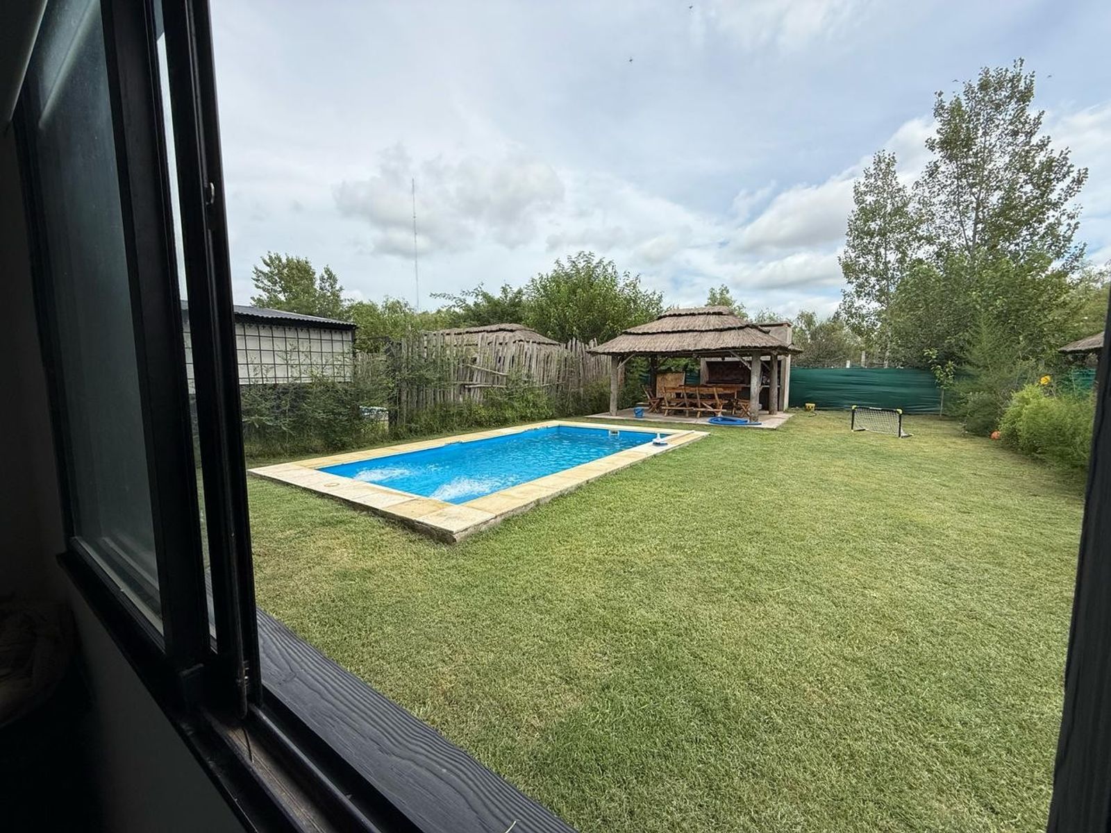 Excelente casa en barrio cerrado con pileta, quincho y parrilla. Toda amoblada — foto 10