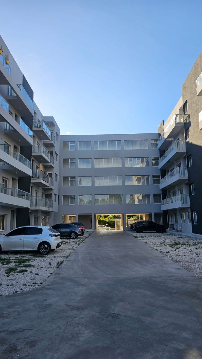 Excelente departamento a estrenar en el centro de Moreno - 2