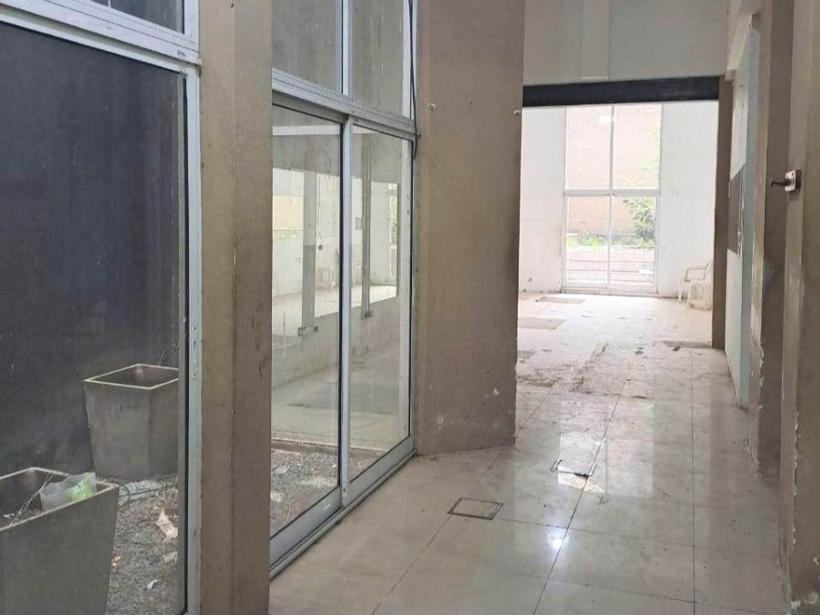 Edificio Comercial con Gran Potencial Constructivo - 3
