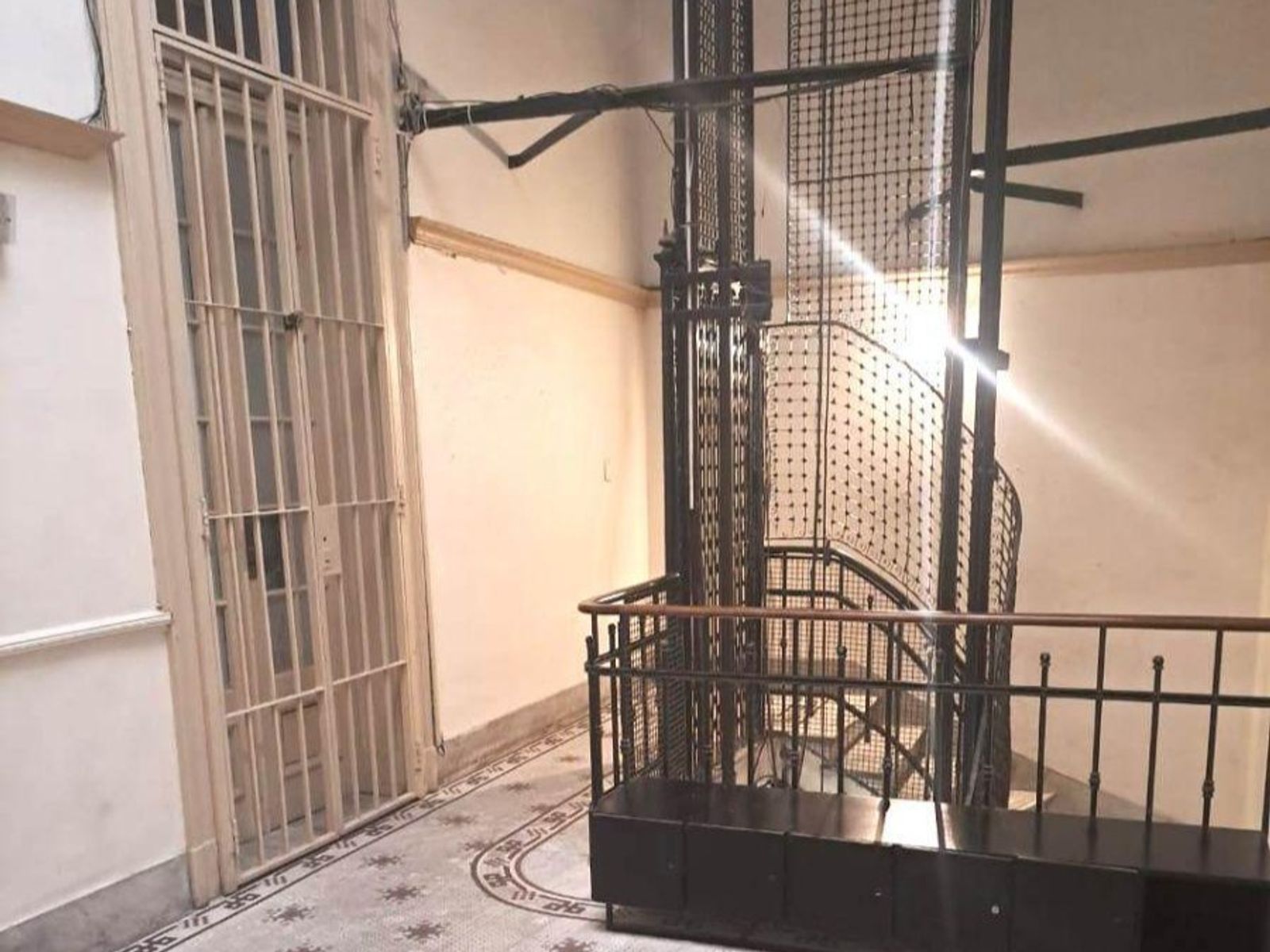 Edificio Comercial con Gran Potencial Constructivo - 14