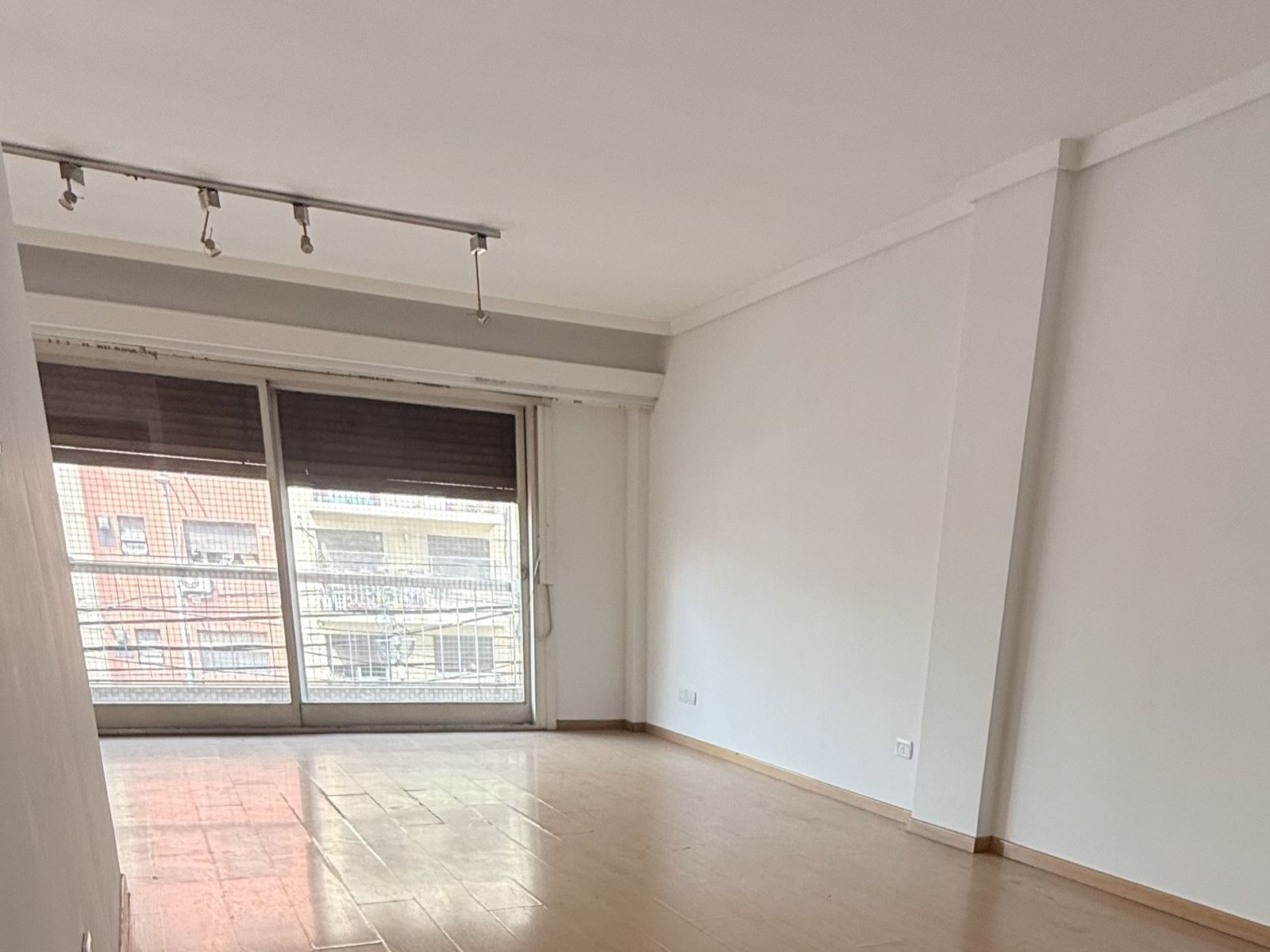 Semipiso 5 ambientes con cochera y dependencia - Apto Crédito - 2