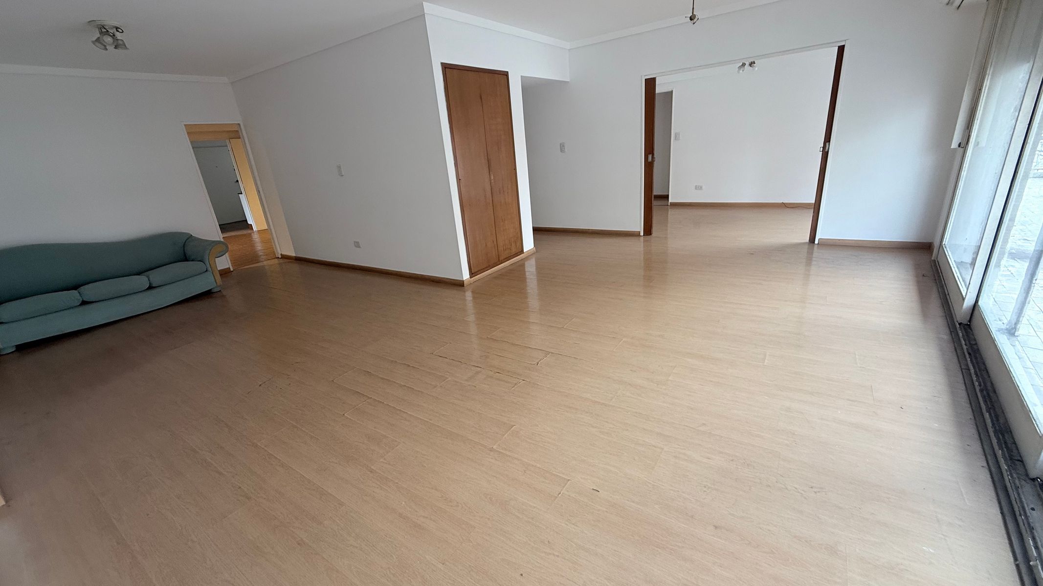 Semipiso 5 ambientes con cochera y dependencia - Apto Crédito - 5