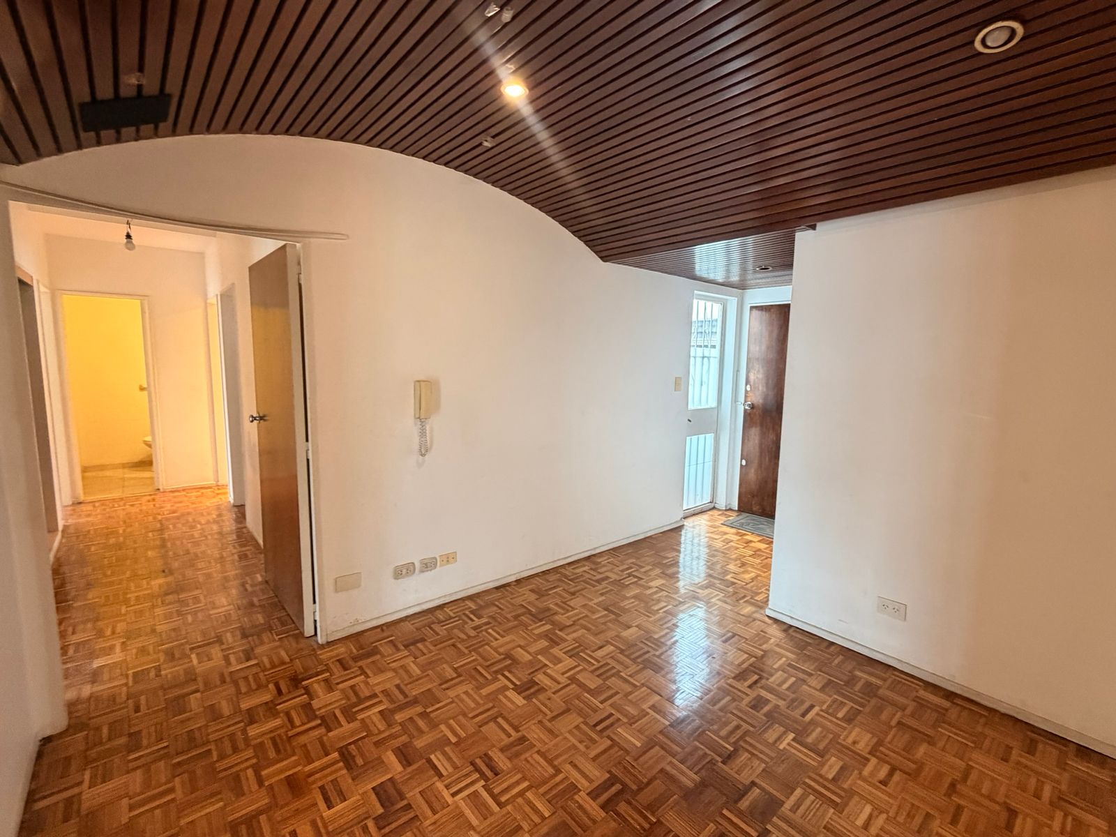Departamento 4 ambientes súper luminoso con balcones en Tribunales - 3