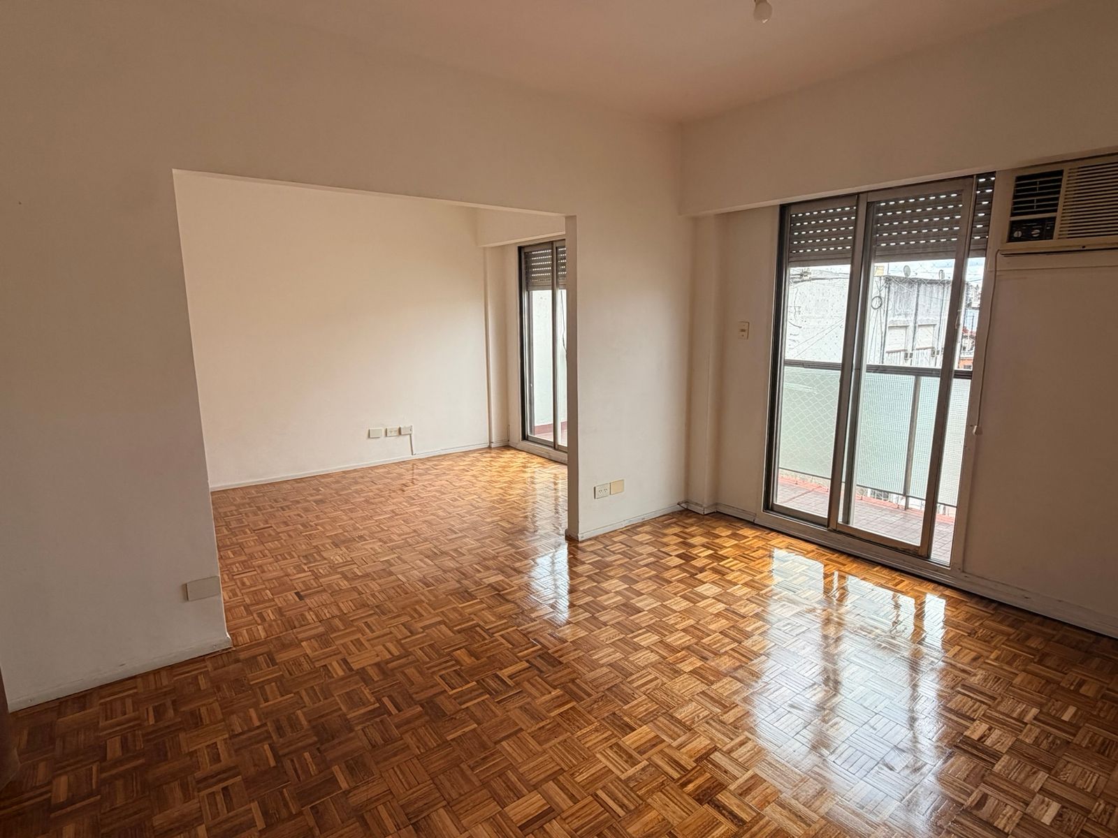 Departamento 4 ambientes súper luminoso con balcones en Tribunales - 7