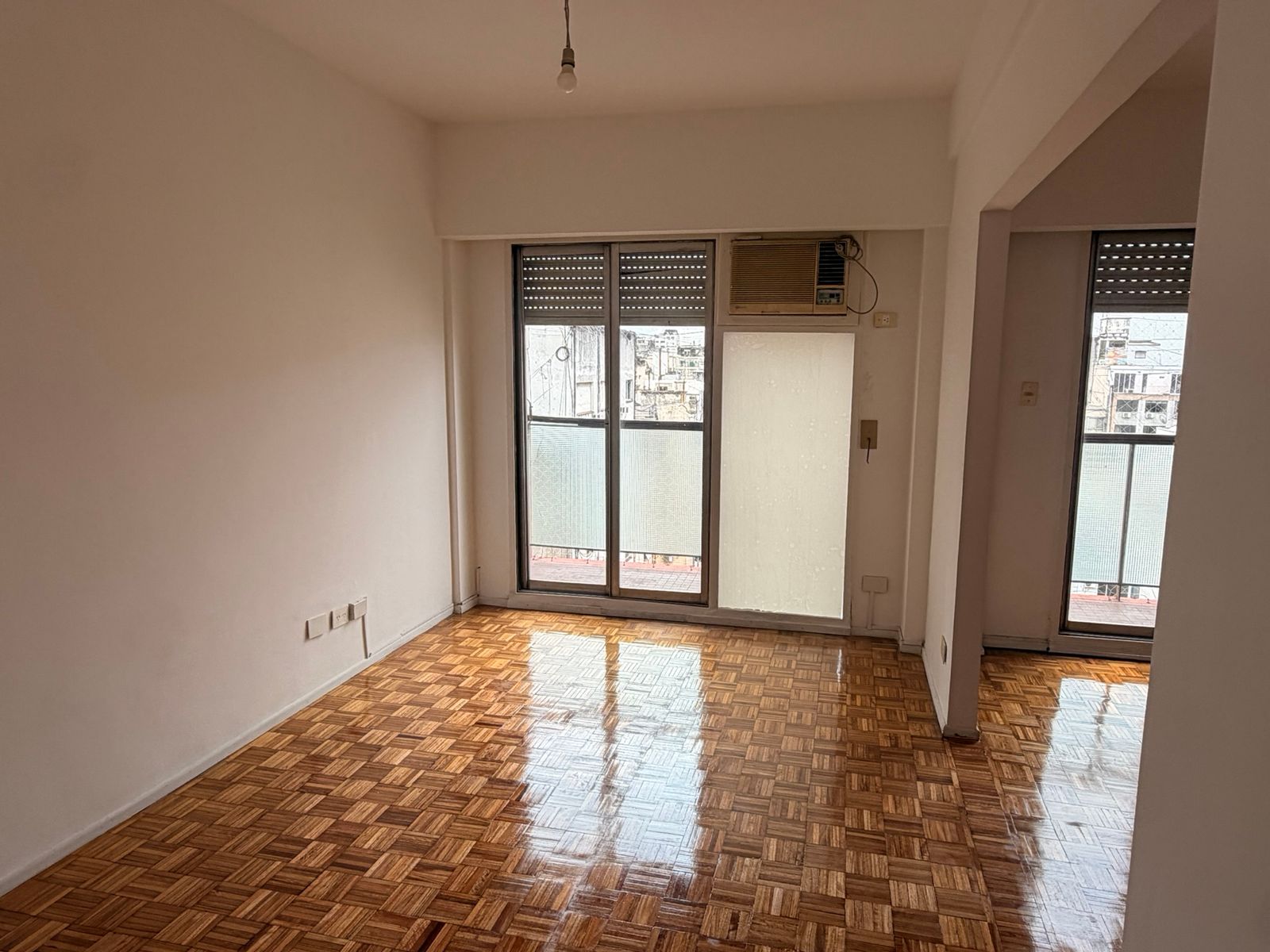 Departamento 4 ambientes súper luminoso con balcones en Tribunales - 10