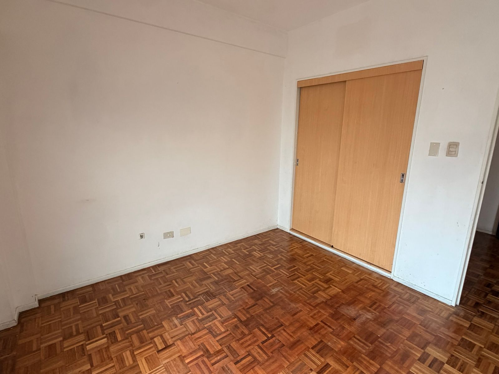 Departamento 4 ambientes súper luminoso con balcones en Tribunales - 15