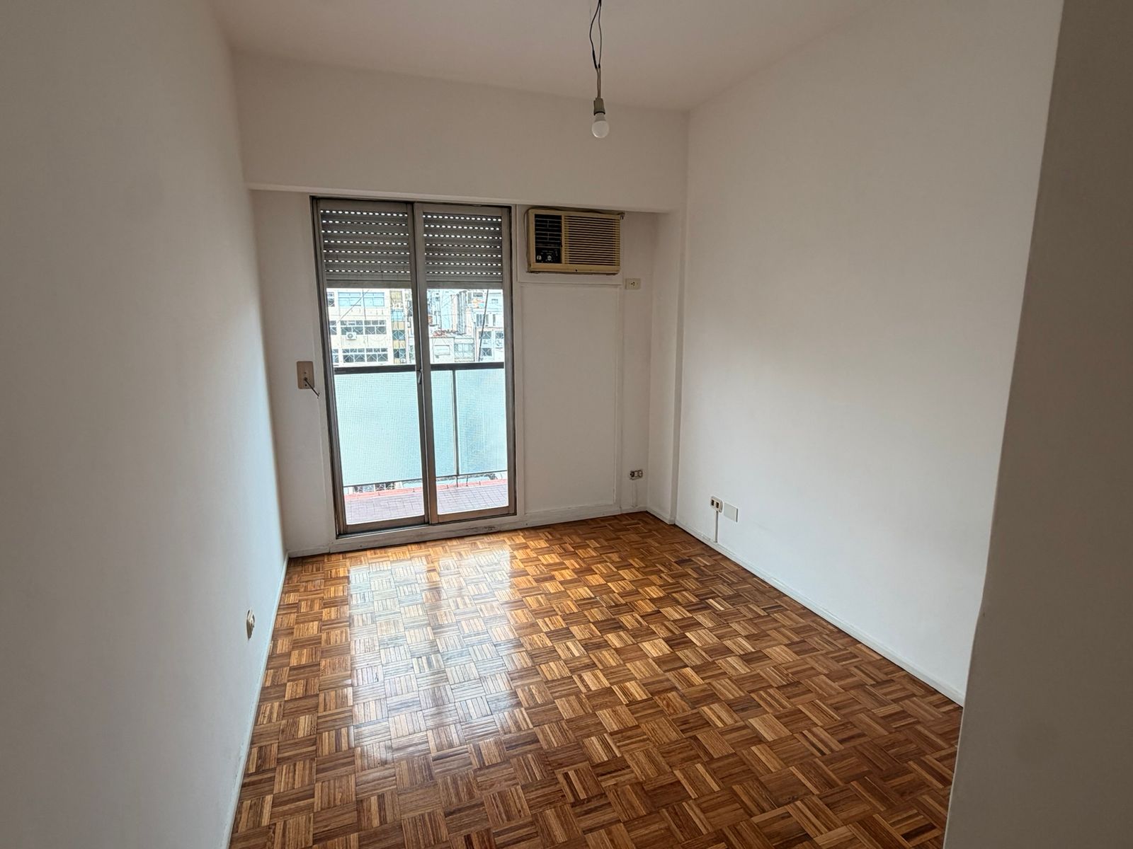 Departamento 4 ambientes súper luminoso con balcones en Tribunales - 19