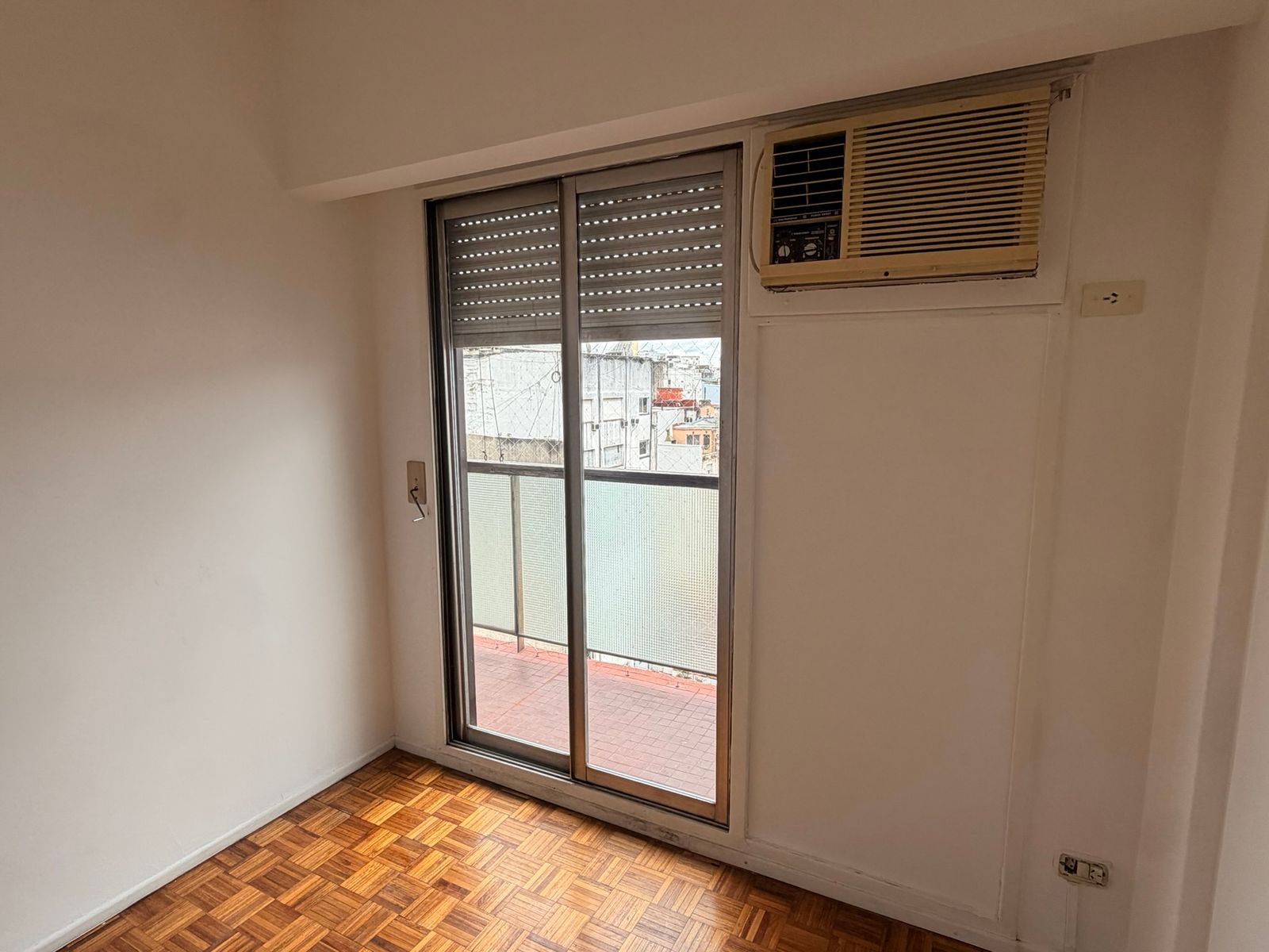 Departamento 4 ambientes súper luminoso con balcones en Tribunales - 22