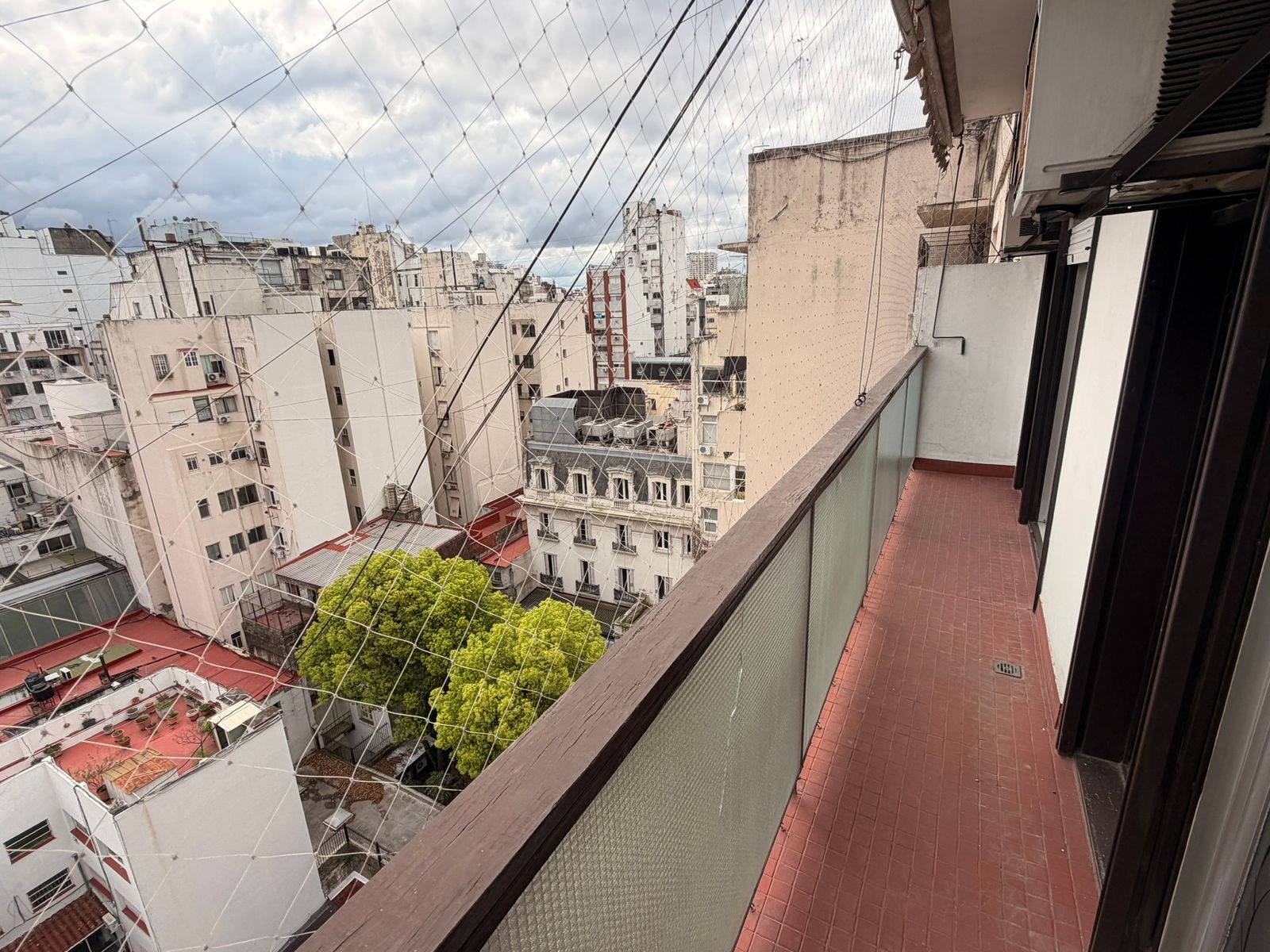 Departamento 4 ambientes súper luminoso con balcones en Tribunales - 24