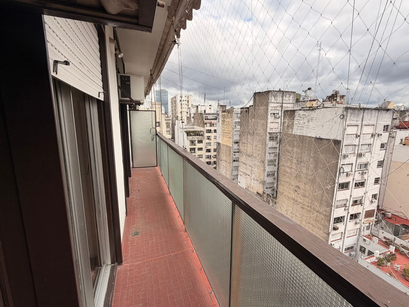 Departamento 4 ambientes súper luminoso con balcones en Tribunales - 25