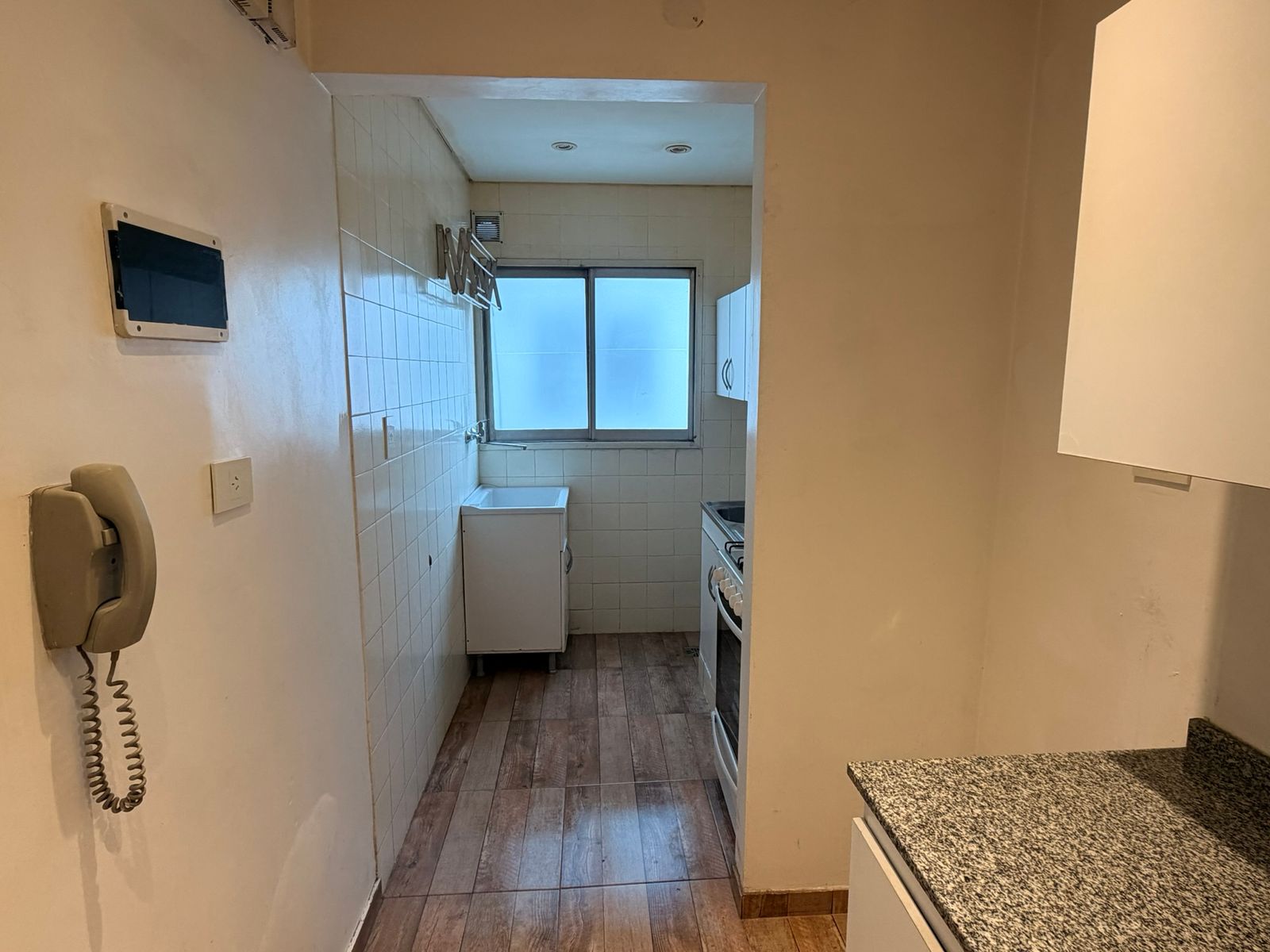 Departamento 4 ambientes súper luminoso con balcones en Tribunales - 40