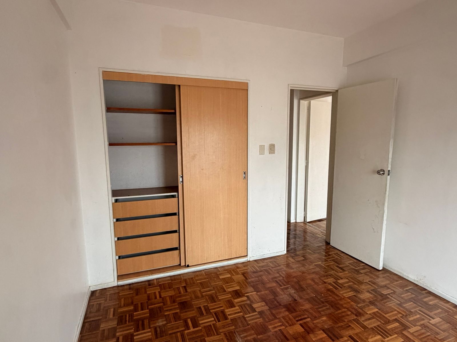 Departamento 4 ambientes súper luminoso con balcones en Tribunales - 16