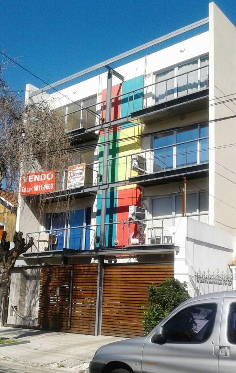 COCHERA CUBIERTA CON ACCESO AUTOMATIZADO