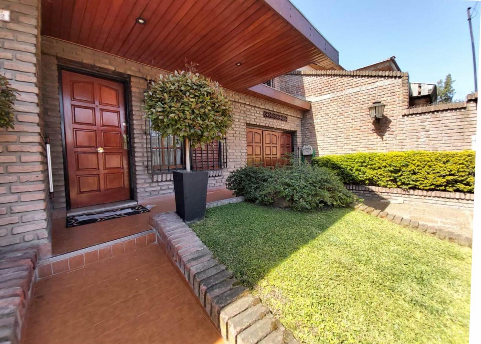 IMPORTANTE CHALET SOBRE 2 LOTES EN EL PALOMAR DE 4/5 AMBIENTES. — foto 3