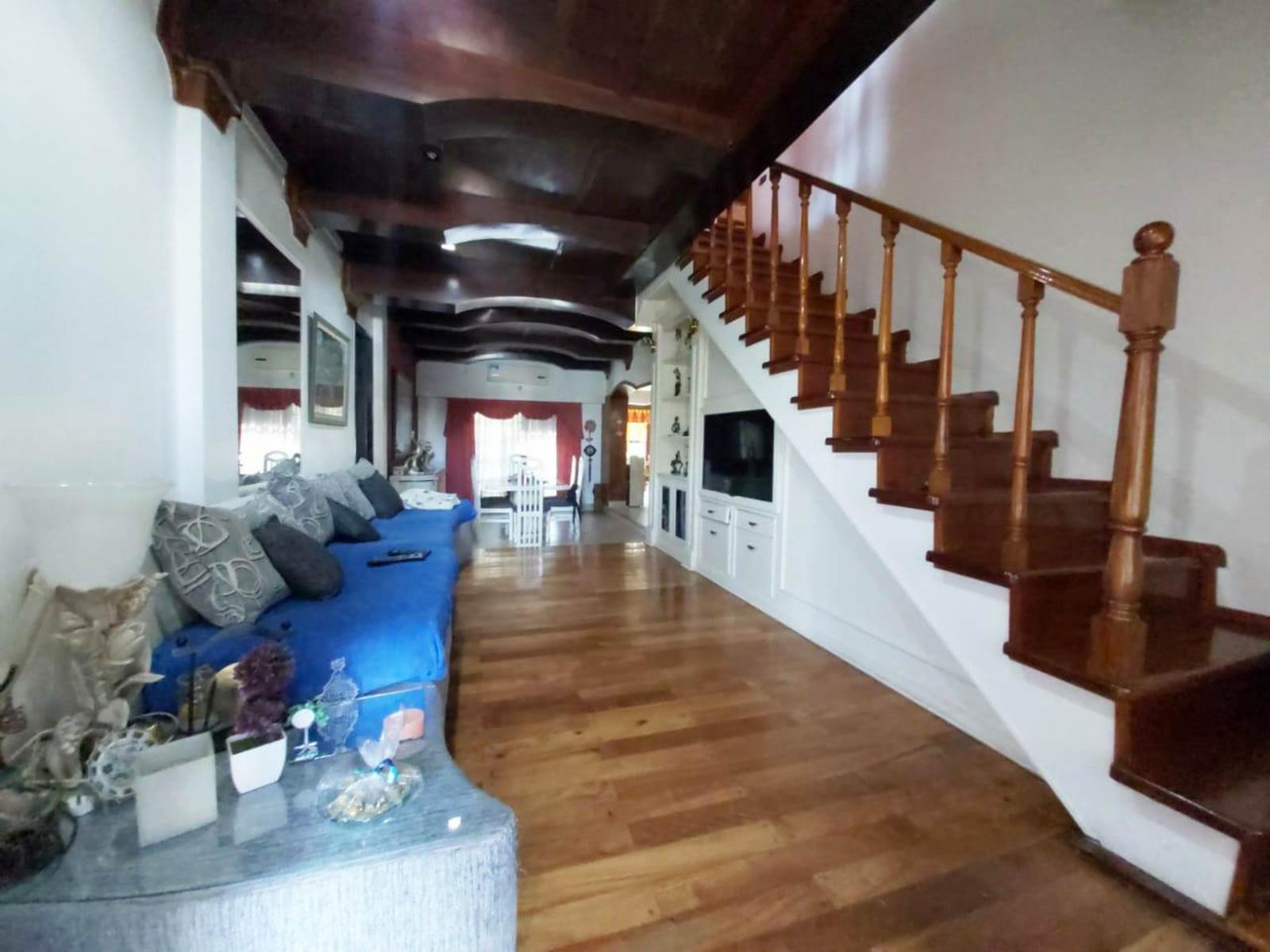 IMPORTANTE CHALET SOBRE 2 LOTES EN EL PALOMAR DE 4/5 AMBIENTES. — foto 4