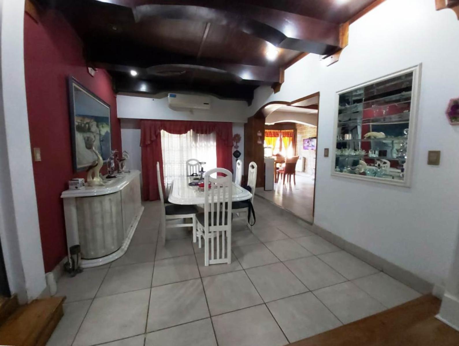 IMPORTANTE CHALET SOBRE 2 LOTES EN EL PALOMAR DE 4/5 AMBIENTES. — foto 5