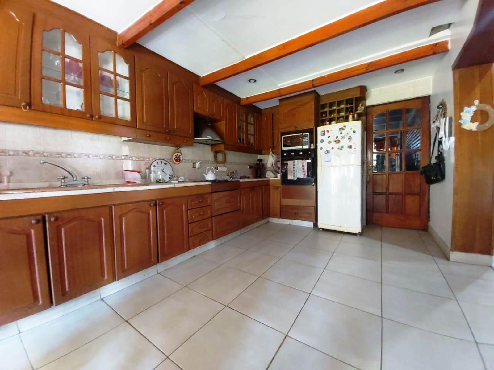 IMPORTANTE CHALET SOBRE 2 LOTES EN EL PALOMAR DE 4/5 AMBIENTES. — foto 7