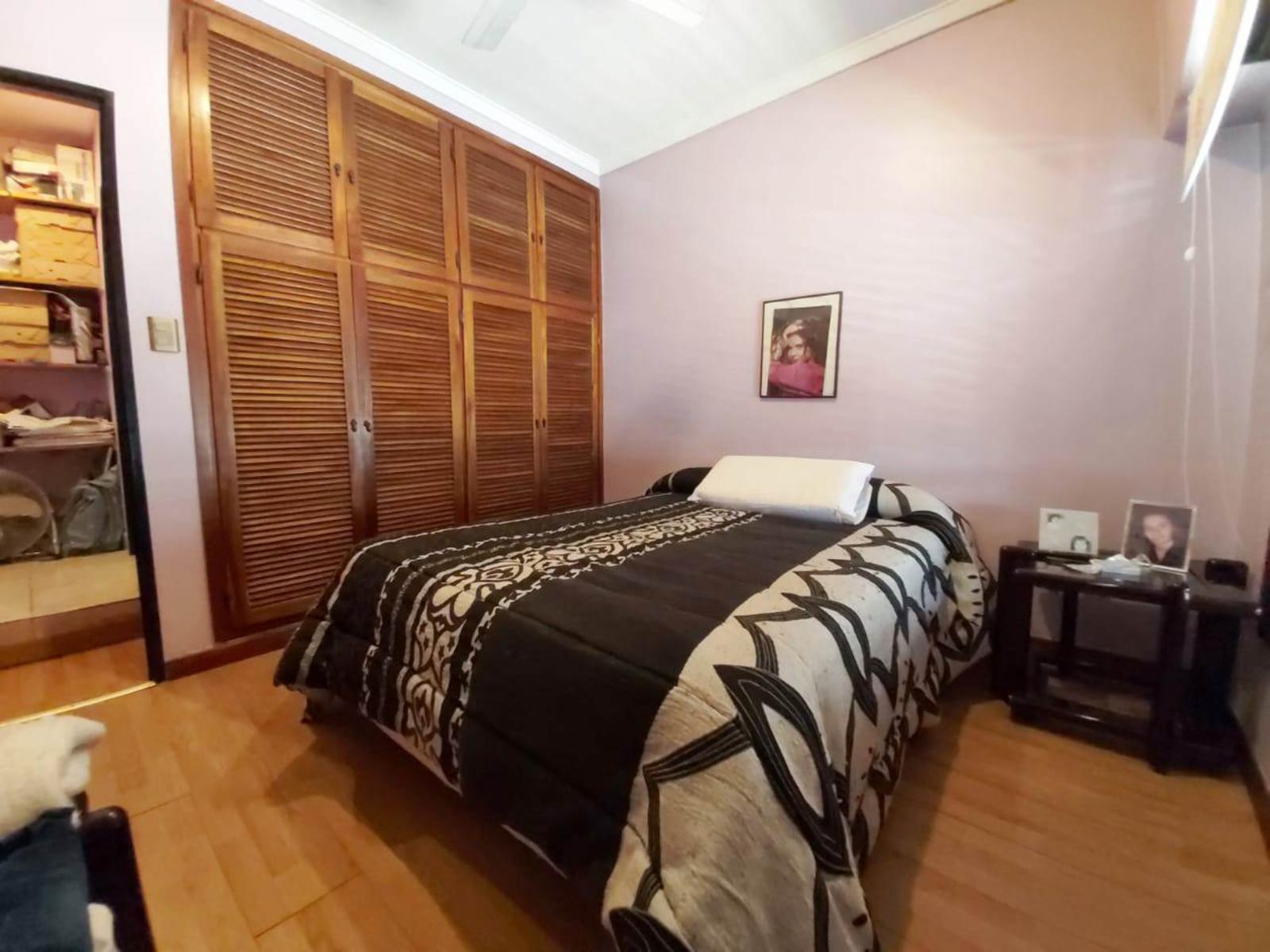 IMPORTANTE CHALET SOBRE 2 LOTES EN EL PALOMAR DE 4/5 AMBIENTES. — foto 14