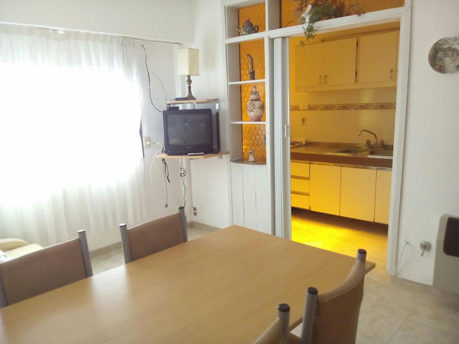 Departamento 2 ambientes , céntrico con cochera