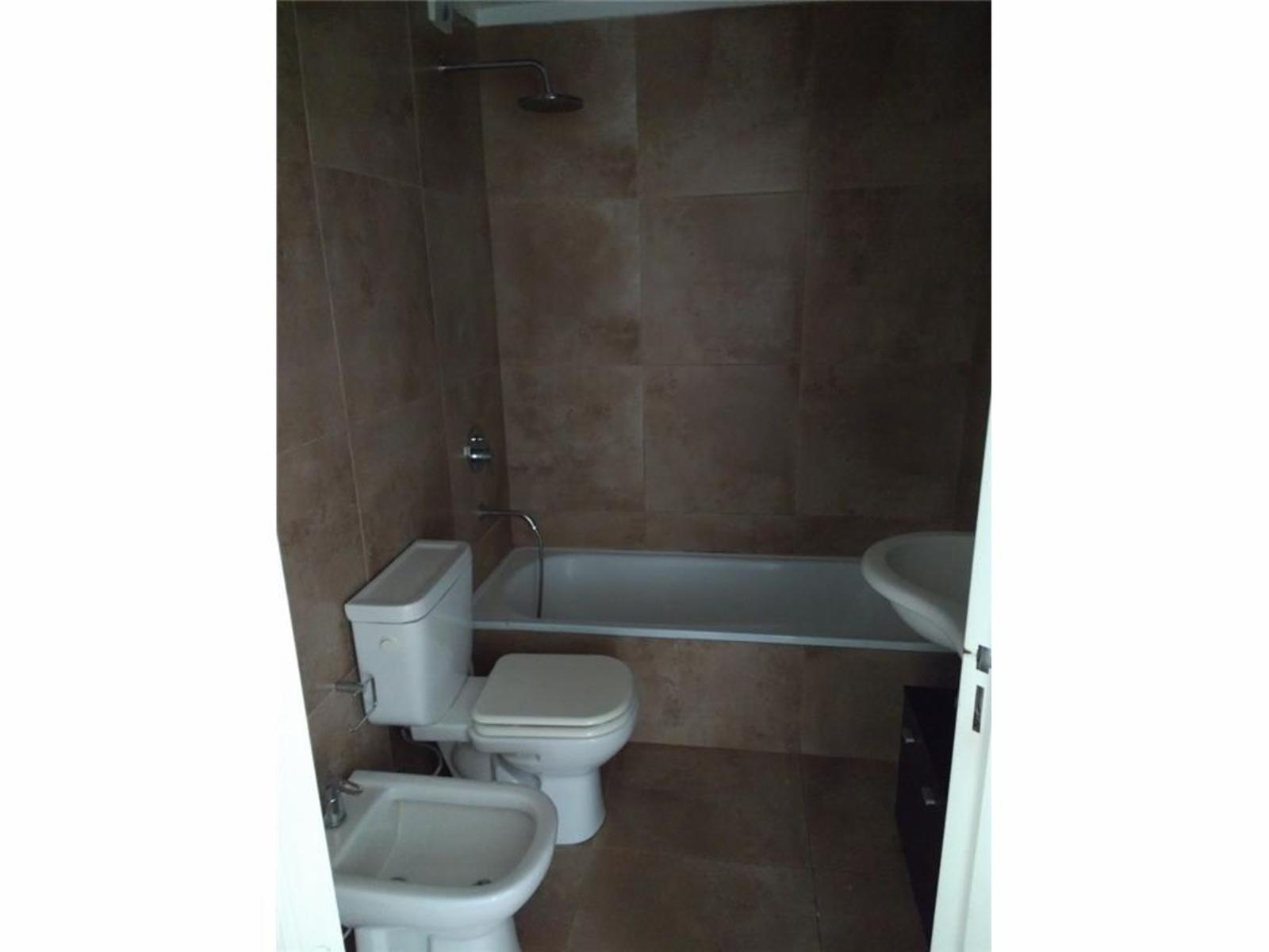 DEPARTAMENTO 3 AMBIENTES CON COCHERA CUBIERTA &quotnuevo precio&quot — foto 6