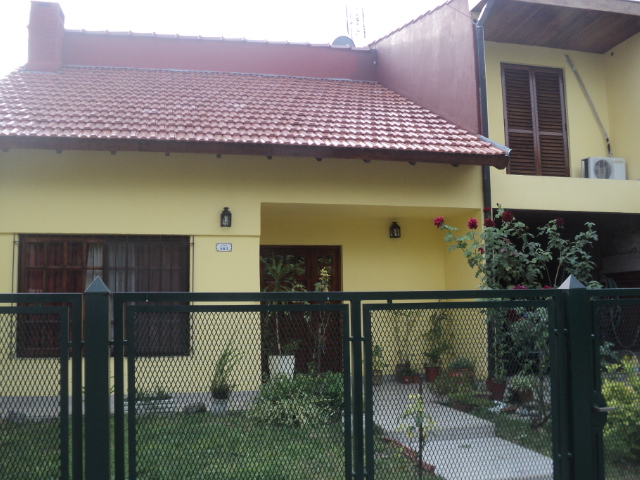 Chalet 4 ambientes amplios gran parque NUEVO PRECIO!