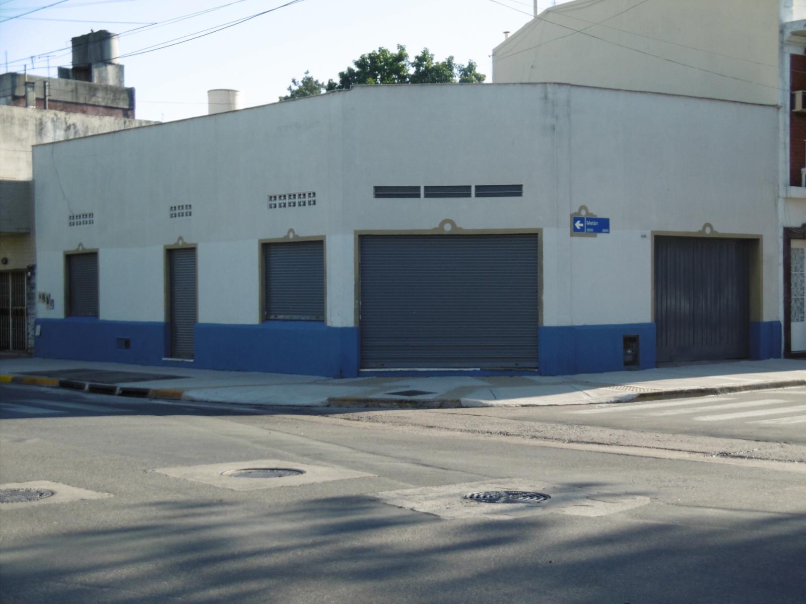 PH Terreno esquina con local y vivienda A RECICLAR 155mts