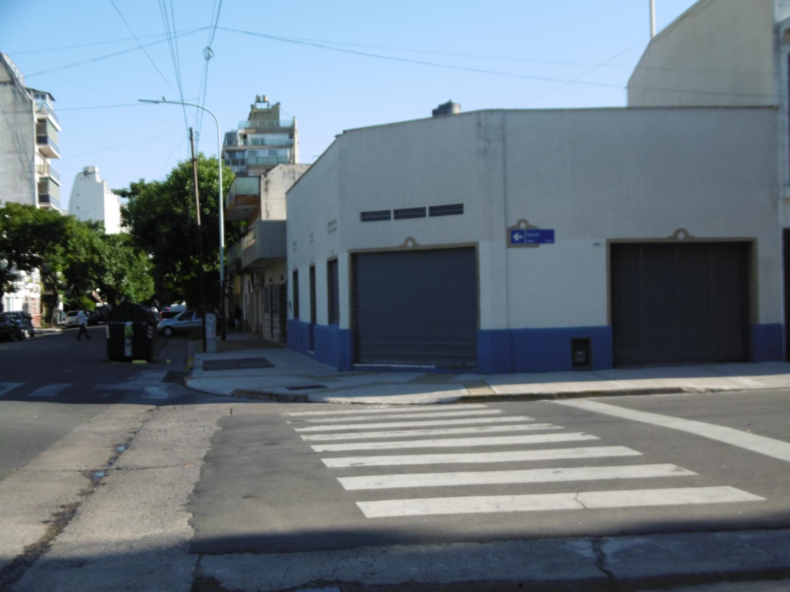 Casa en esquina con local A RECICLAR garaje 230mts — foto 3