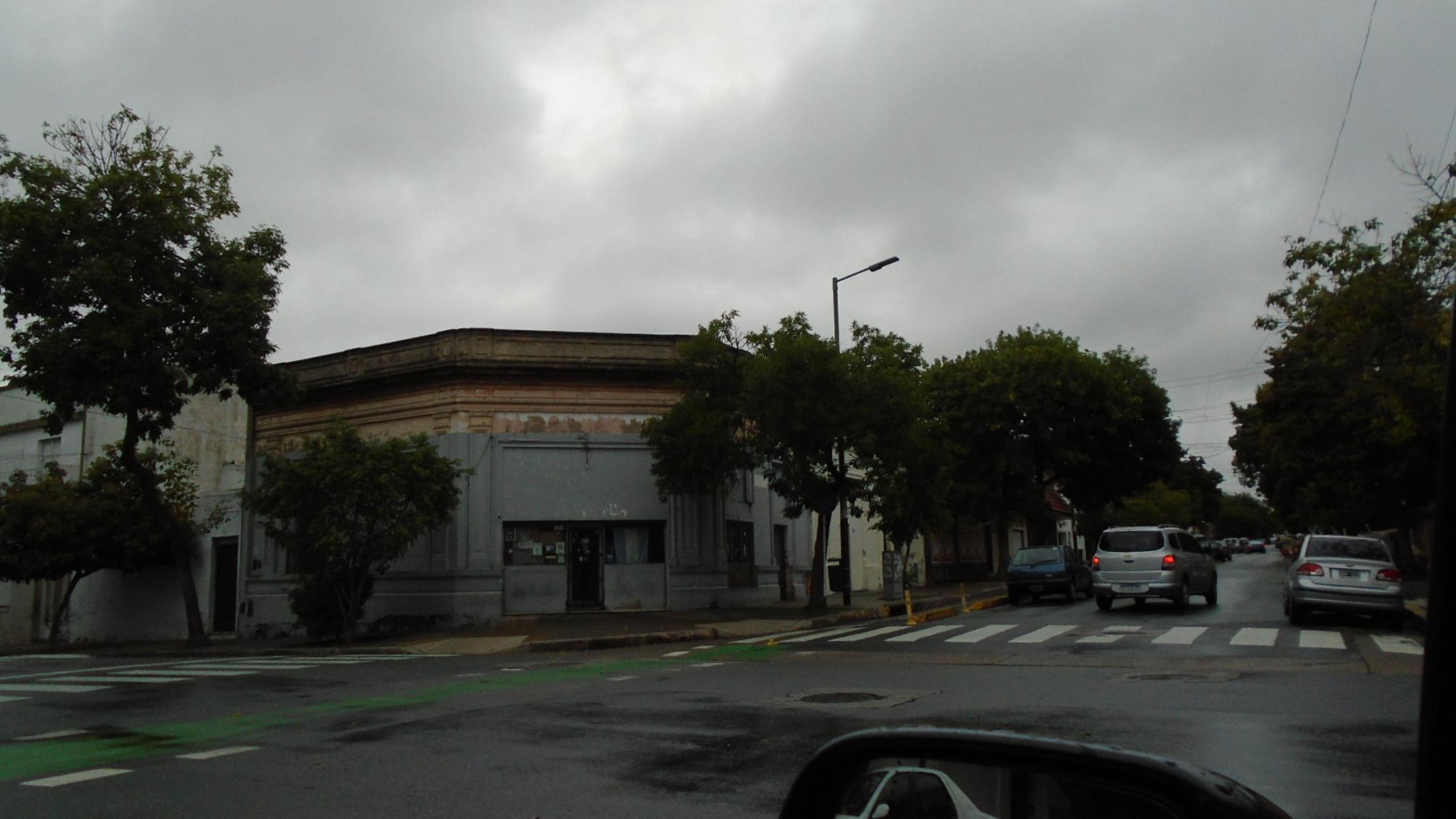 Local Terreno esquina c/vivienda a Reciclar 160mts
