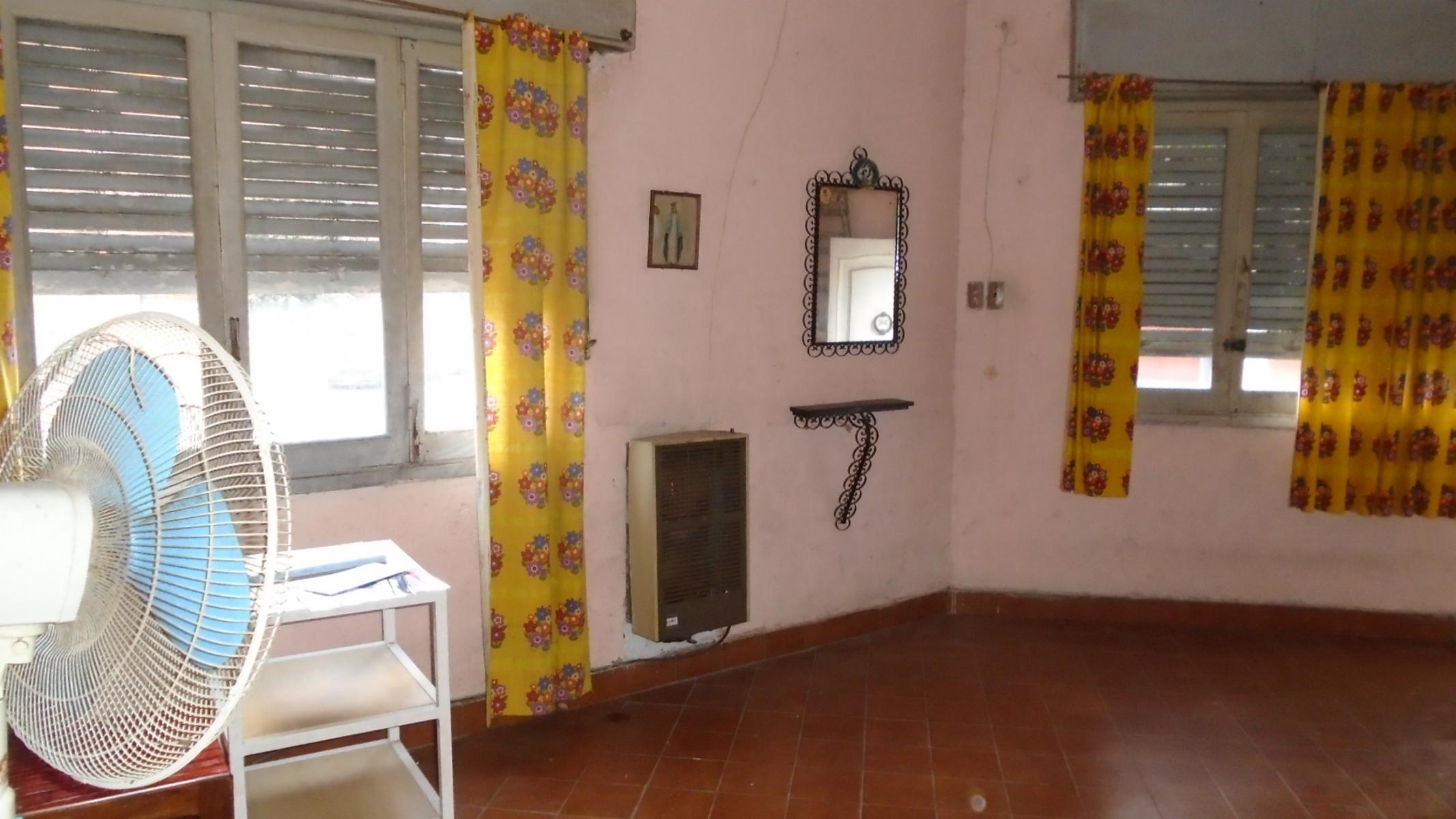 Casa 6amb en esquina en Pasajes de Parque Chacabuco Ideal 2 Flias A RECICLAR — foto 3