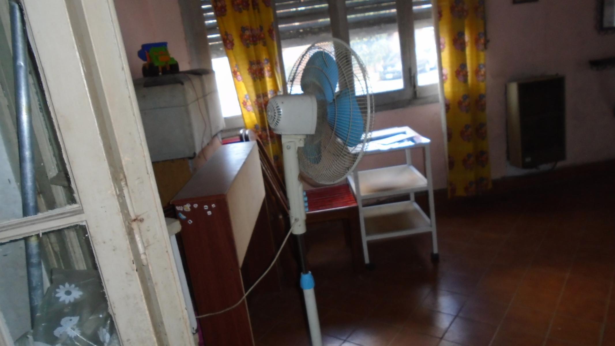 Casa 6amb en esquina en Pasajes de Parque Chacabuco Ideal 2 Flias A RECICLAR — foto 4