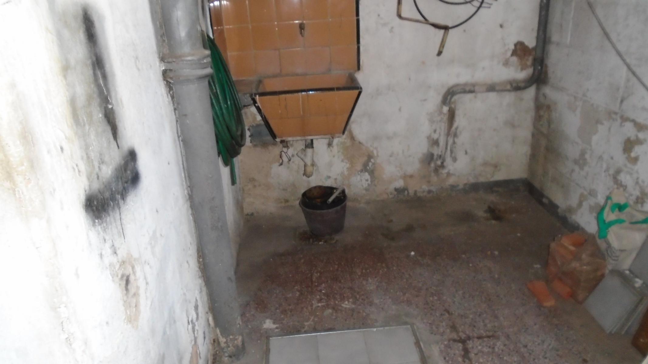 Casa 6amb en esquina en Pasajes de Parque Chacabuco Ideal 2 Flias A RECICLAR — foto 8