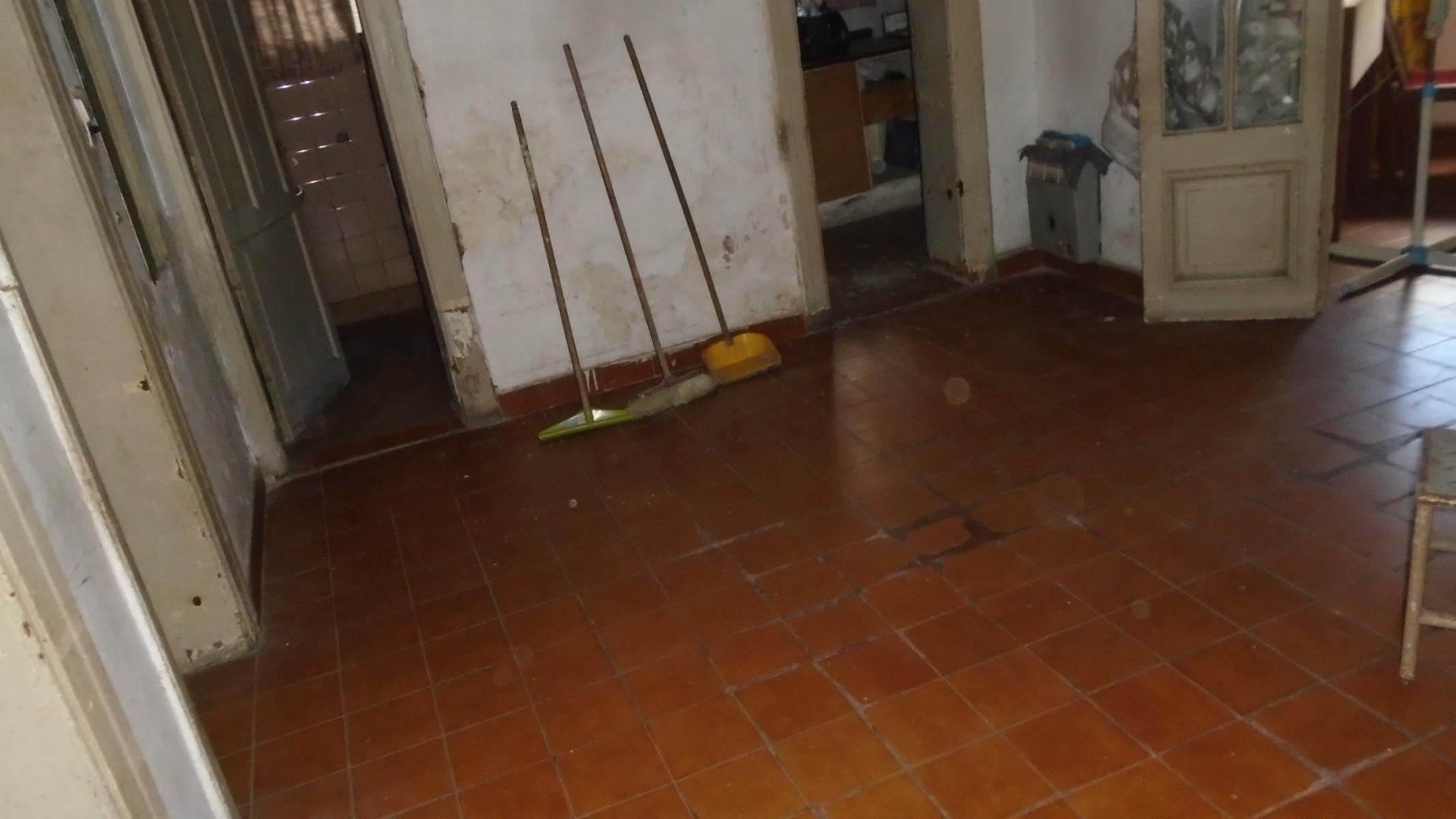 Casa 6amb en esquina en Pasajes de Parque Chacabuco Ideal 2 Flias A RECICLAR — foto 10