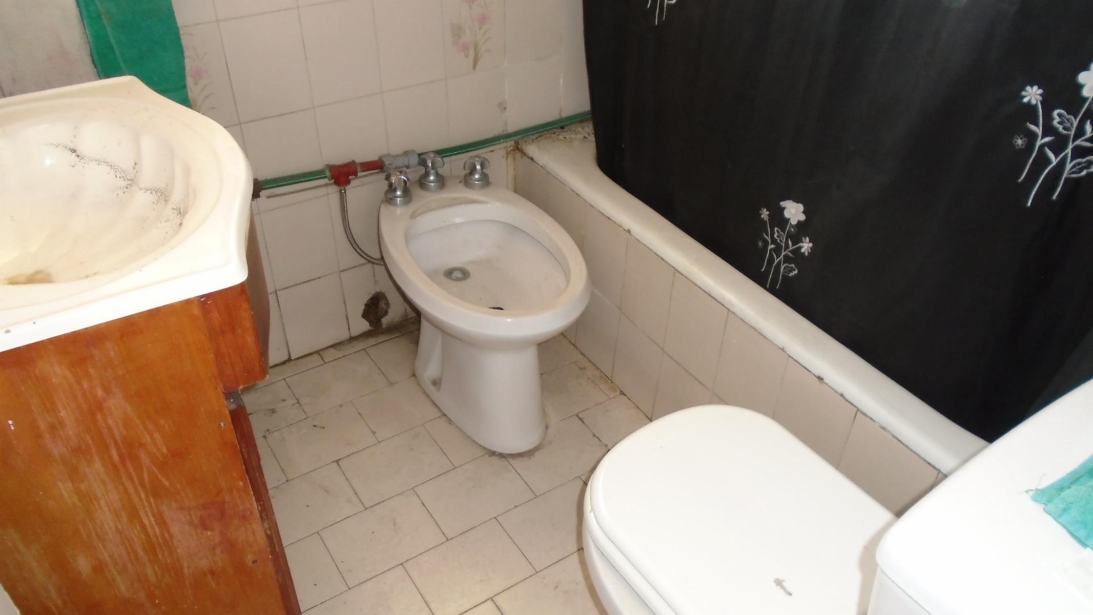 Casa 6amb en esquina en Pasajes de Parque Chacabuco Ideal 2 Flias A RECICLAR — foto 15