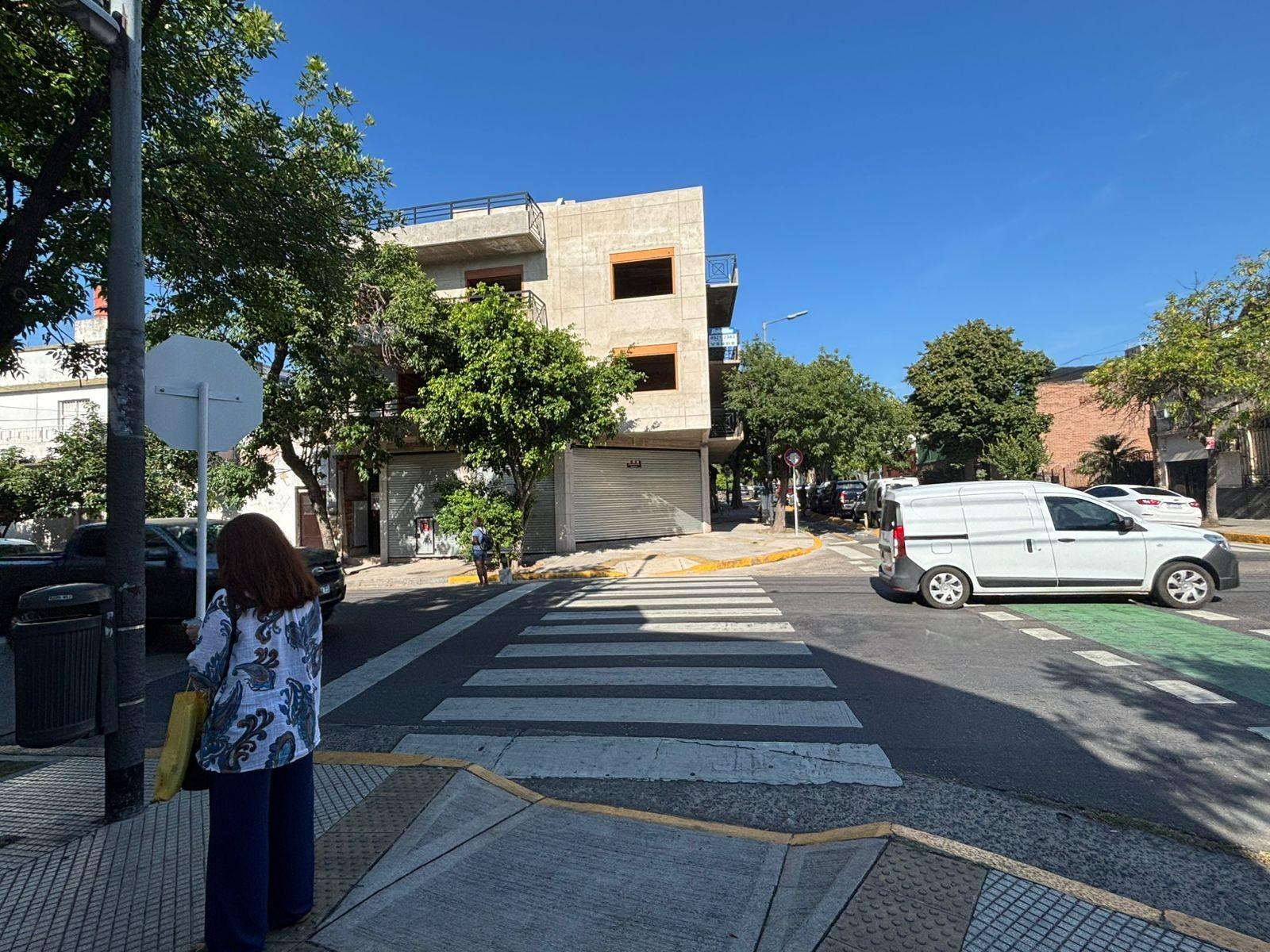 Local esquina A ESTRENAR 118mts 5 vidrieras s/exp Persianas 2 baños — foto 5