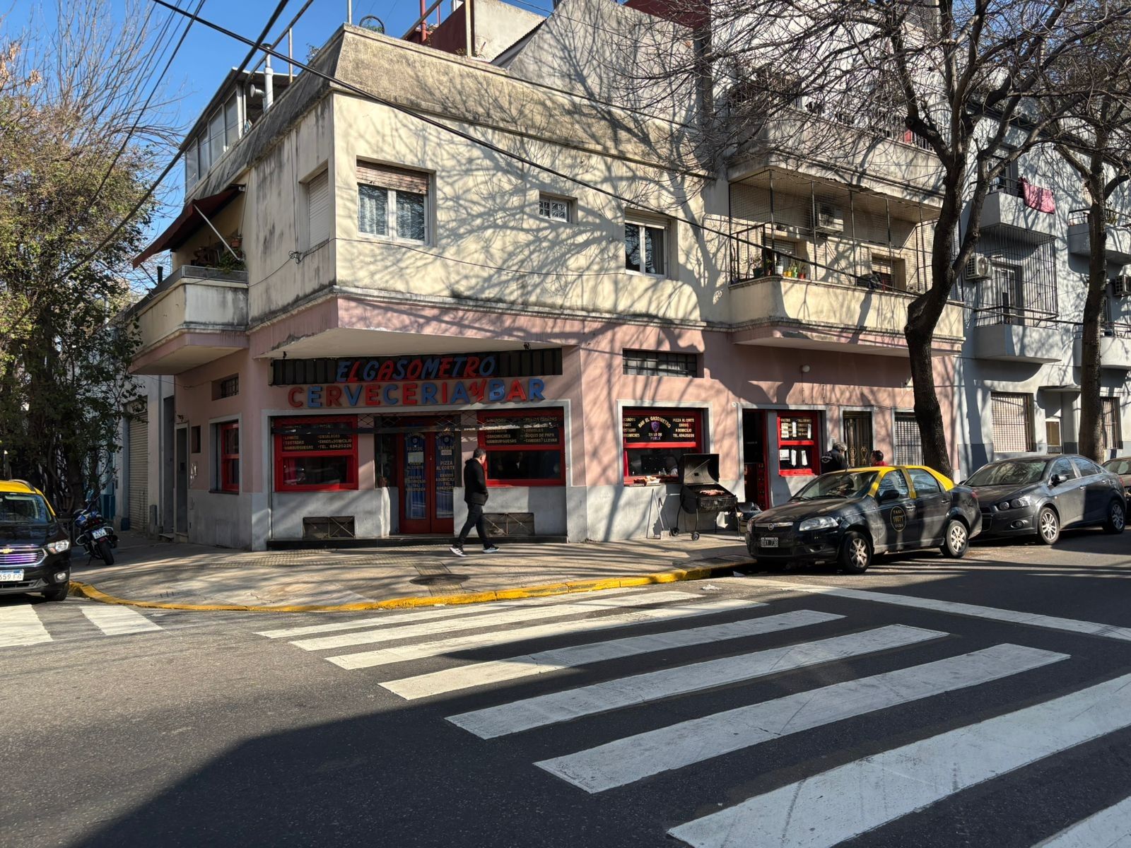 Local esquina con vivienda 3 baños sotano