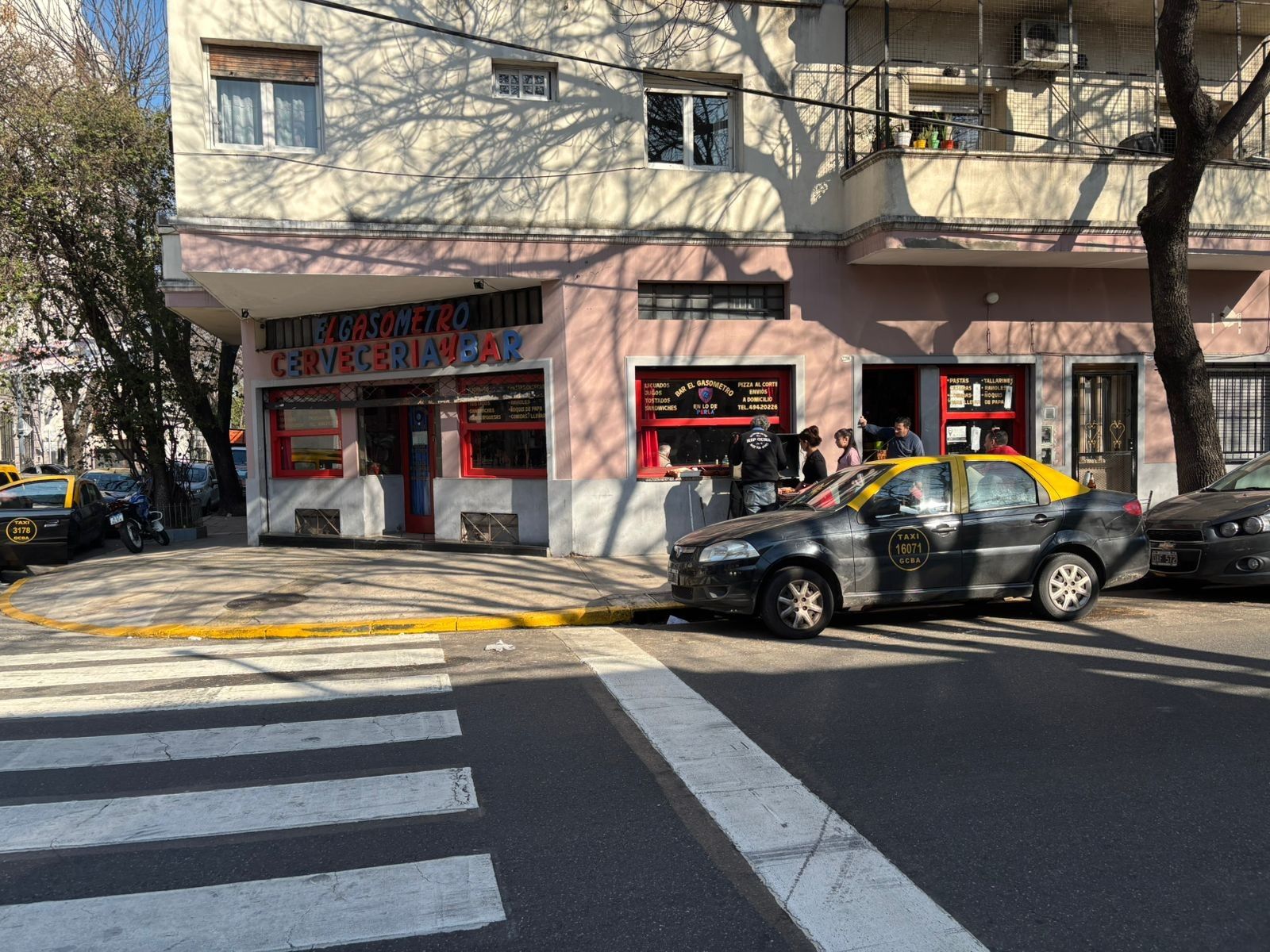Local esquina con vivienda 3 baños sotano — foto 2