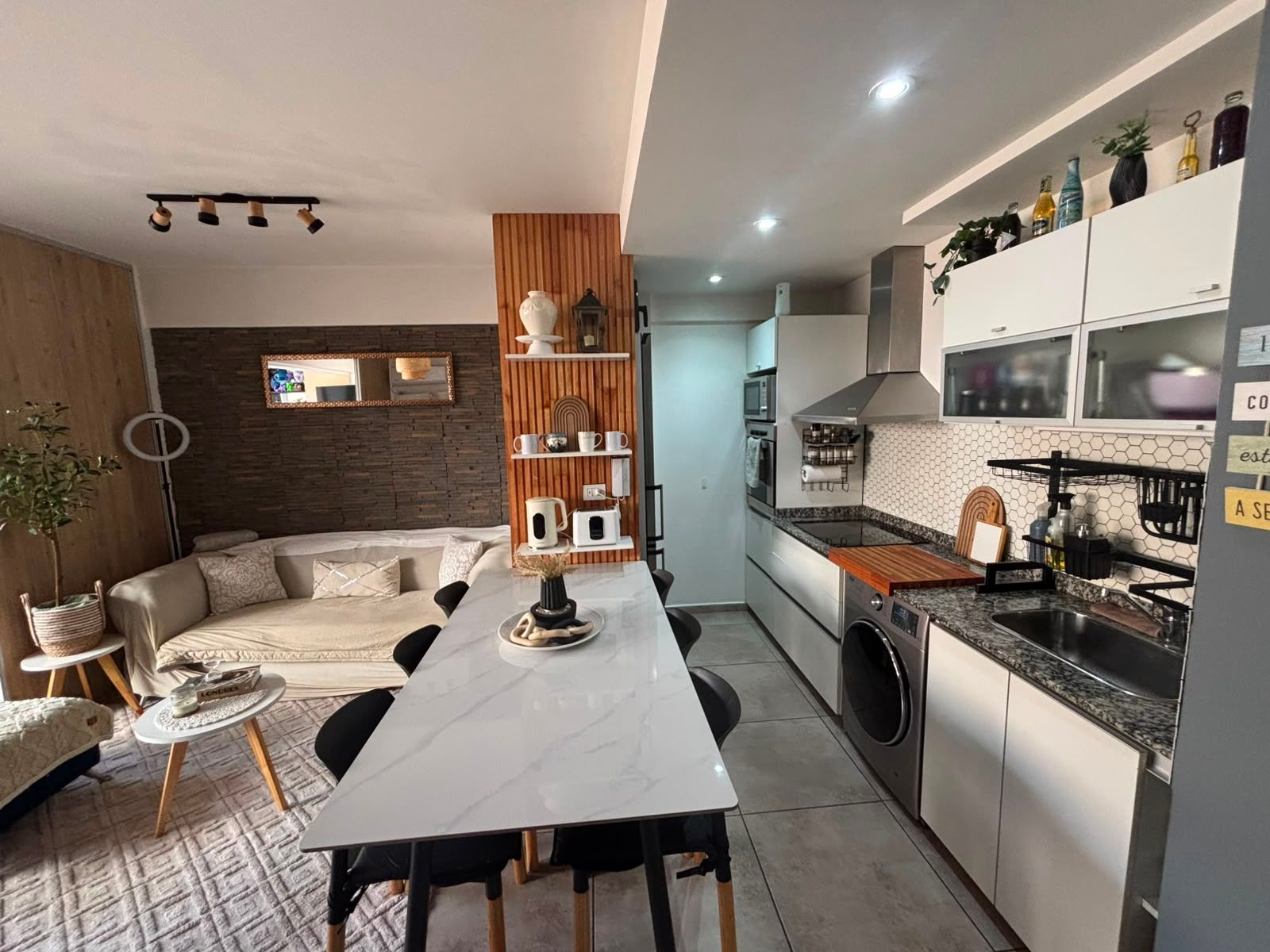 Hermoso Departamento de 2 1/2 Ambientes con Cochera (Apto Crédito) - 1