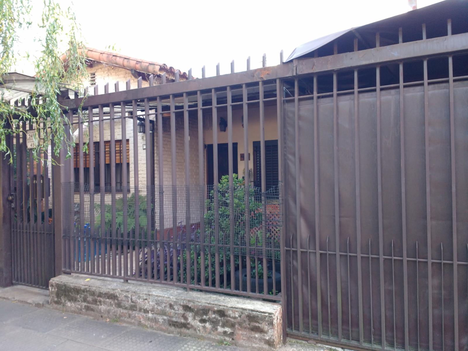 Confortable chalet en Parque Quirno. 4 dormitorios. 3 baños. APTO CRÉDITO. — foto 2