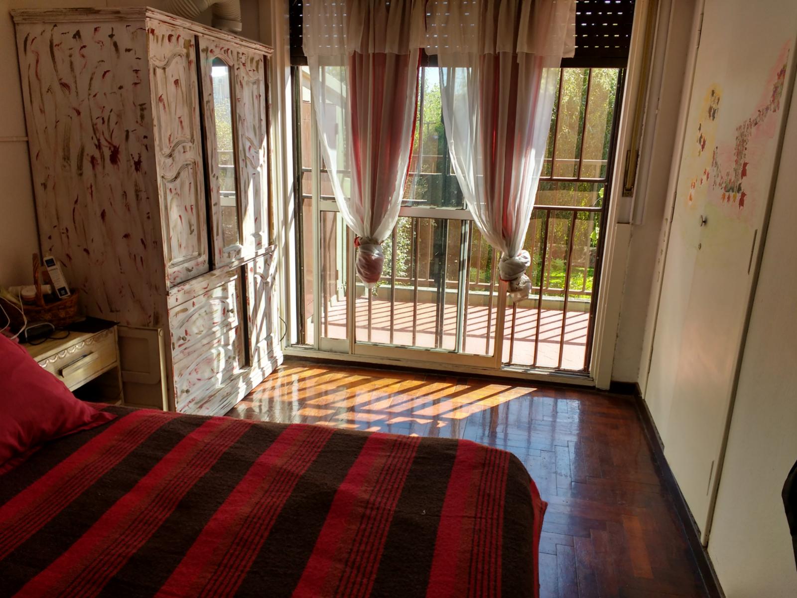 Confortable chalet en Parque Quirno. 4 dormitorios. 3 baños. APTO CRÉDITO. — foto 10