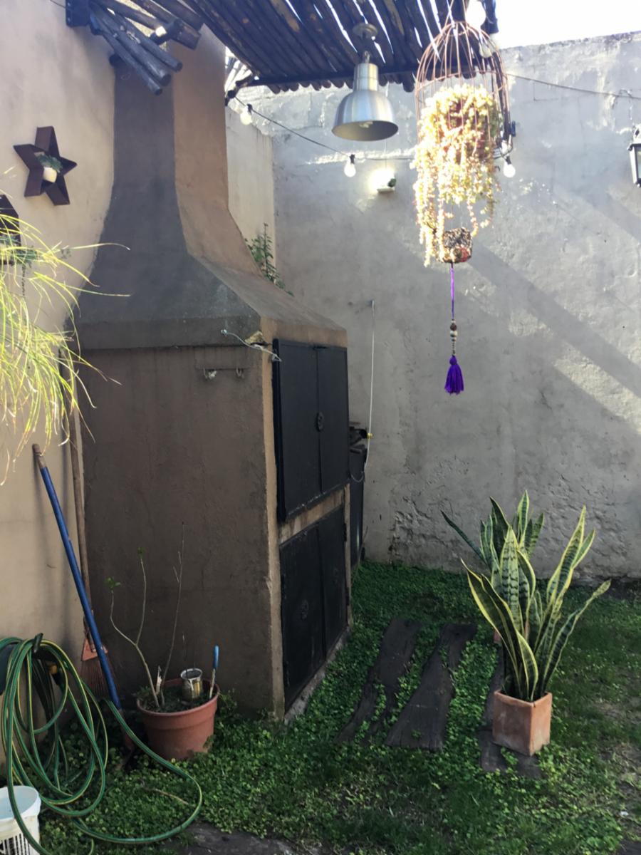 Cómodo PH en dos plantas, con dos entradas: por Finochietto y por Schumann. Parque Johnston. Ideal primera vivienda familia con niños. Excelente ubicación. — foto 4