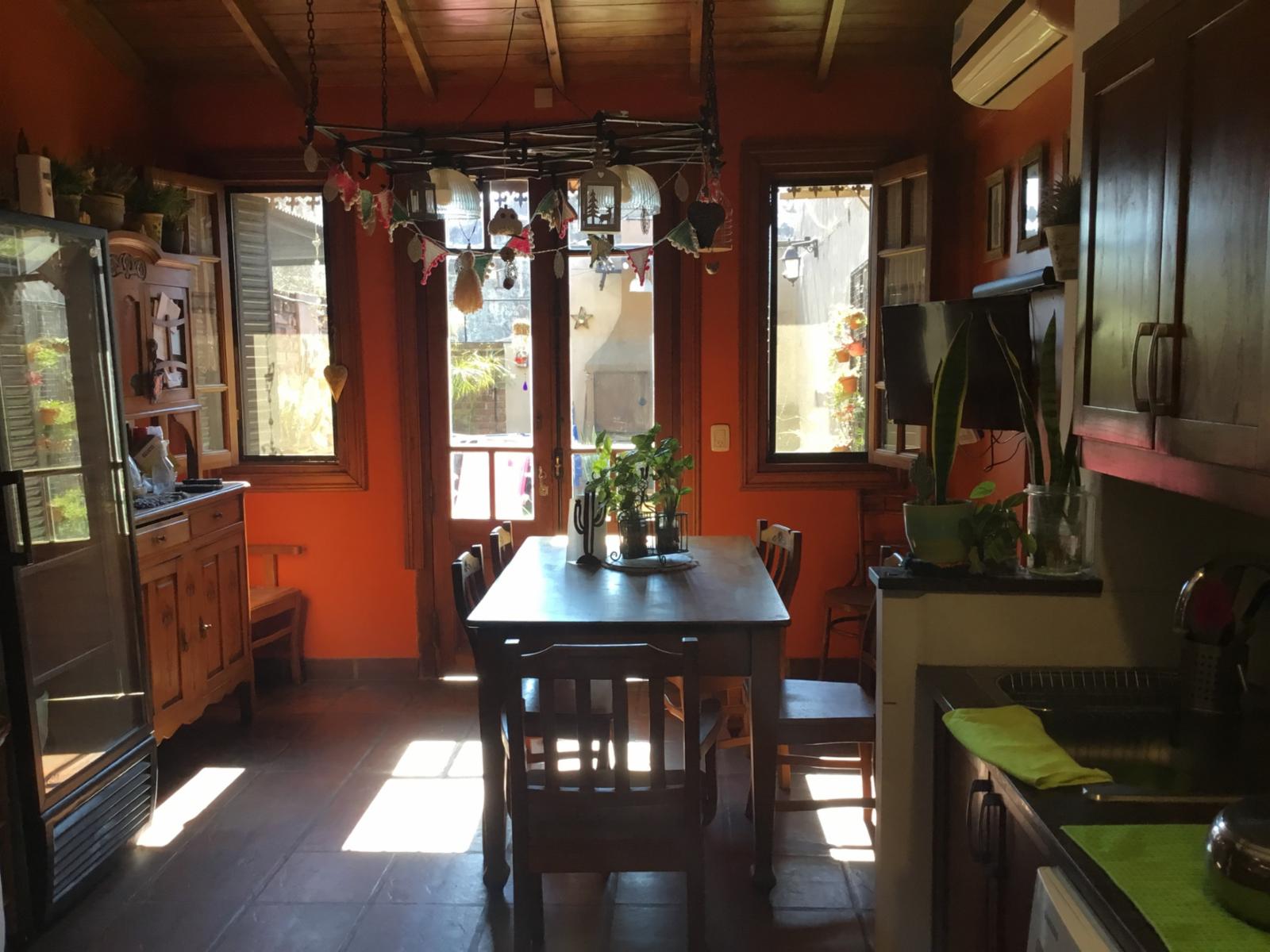 Cómodo PH en dos plantas, con dos entradas: por Finochietto y por Schumann. Parque Johnston. Ideal primera vivienda familia con niños. Excelente ubicación. — foto 6