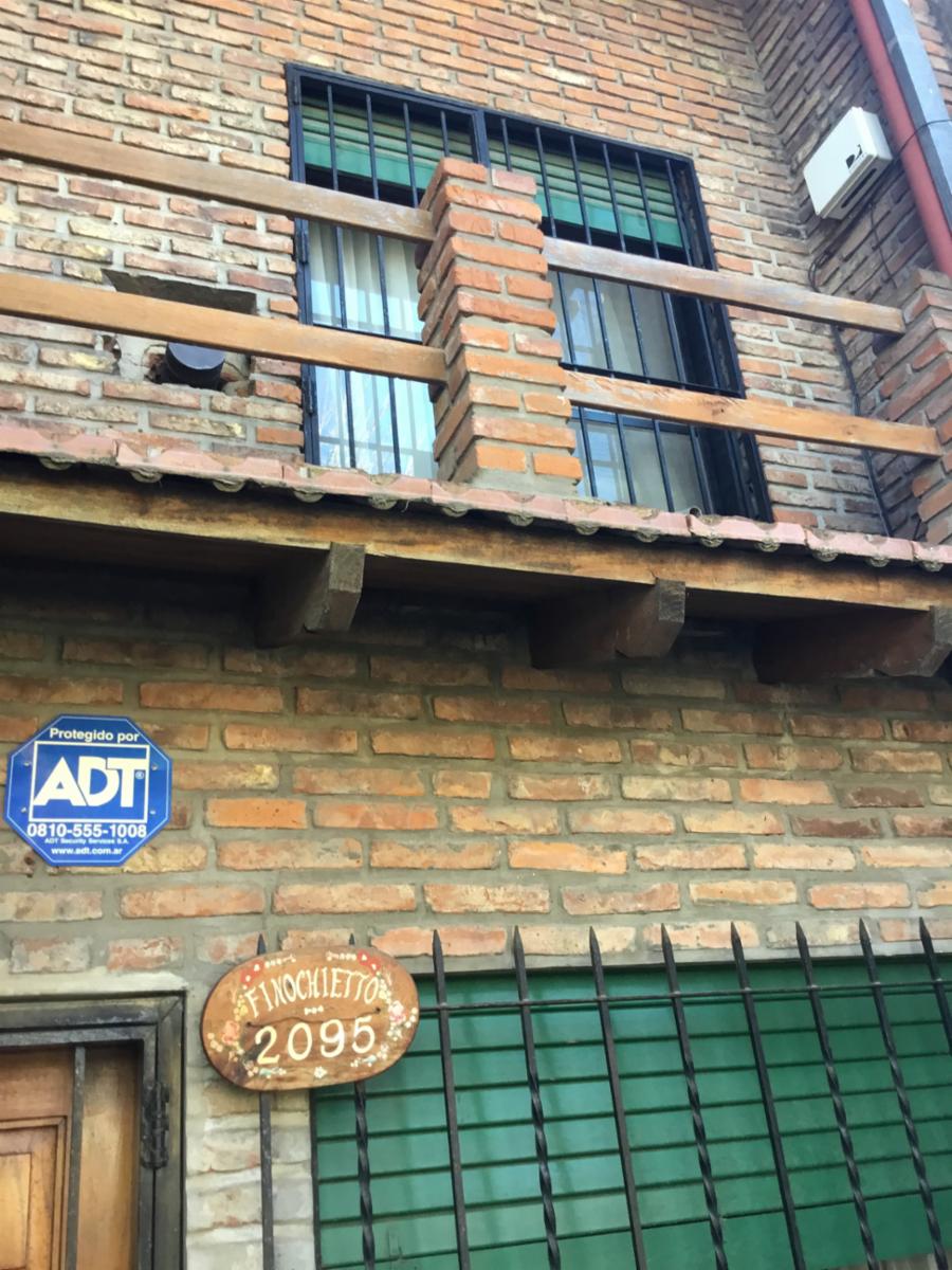 Cómodo PH en dos plantas, con dos entradas: por Finochietto y por Schumann. Parque Johnston. Ideal primera vivienda familia con niños. Excelente ubicación. — foto 11