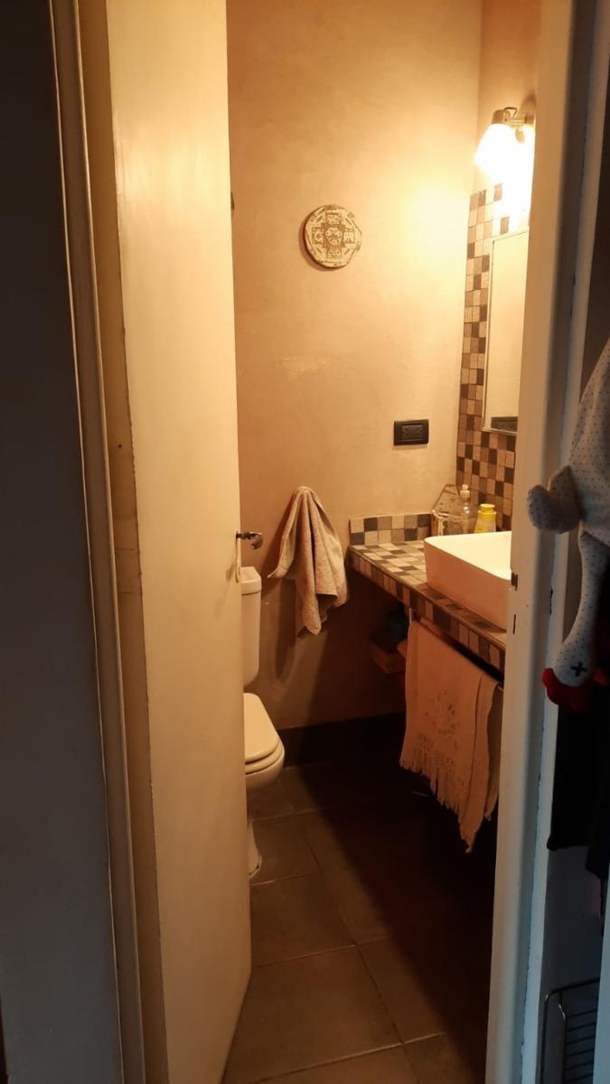 Cómodo PH en dos plantas, con dos entradas: por Finochietto y por Schumann. Parque Johnston. Ideal primera vivienda familia con niños. Excelente ubicación. — foto 14