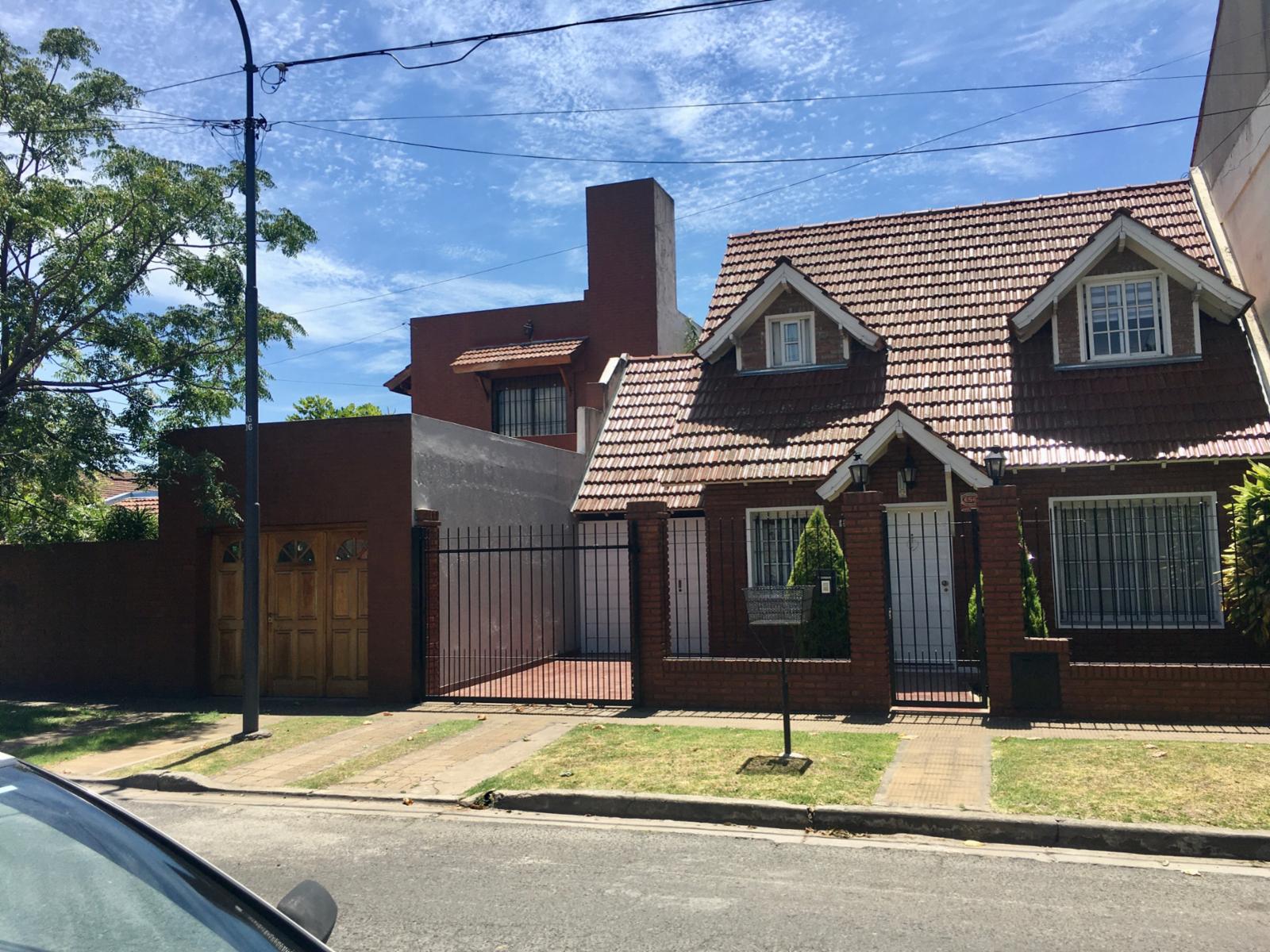 HERMOSO CHALET CON PISCINA EN PARQUE JOHNSTON.¡ COMO NUEVO ATENCIÓN: RETASADO Gran calidad de materiales y calidad de construcción. Detalles de categoría.