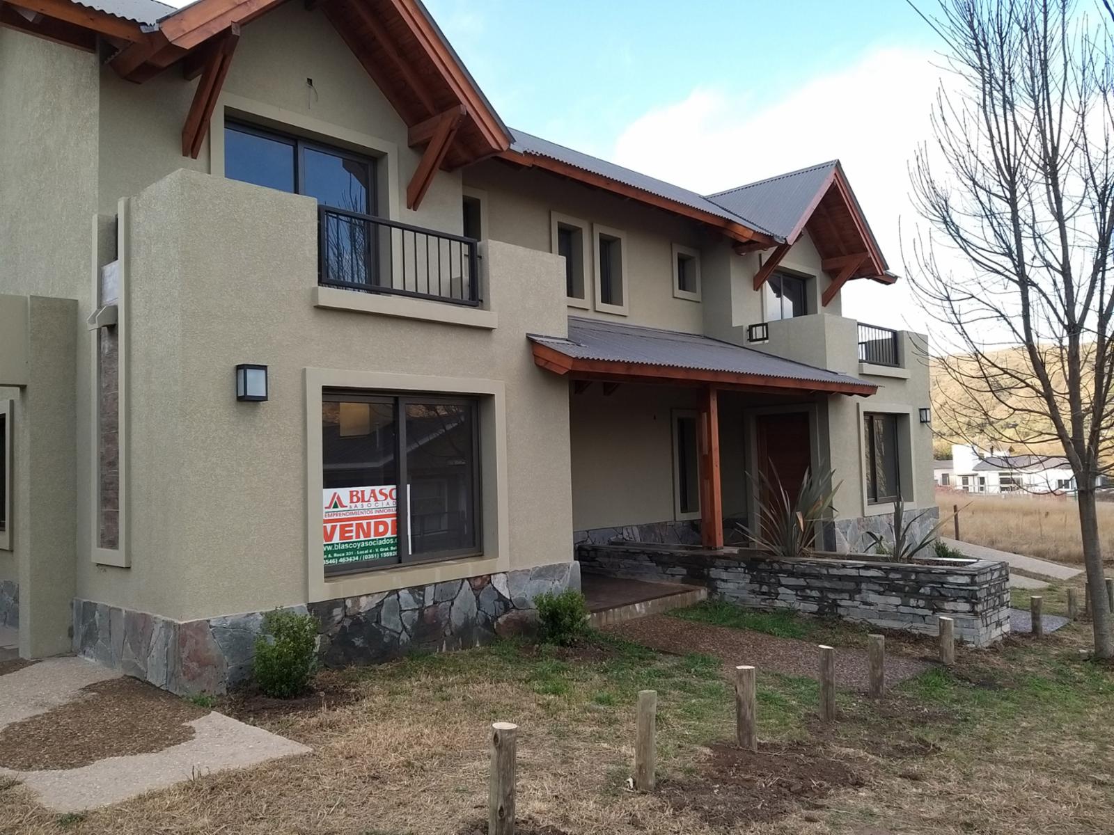 EXCELENTE DUPLEX EN BARRIO BERTONE II — foto 2
