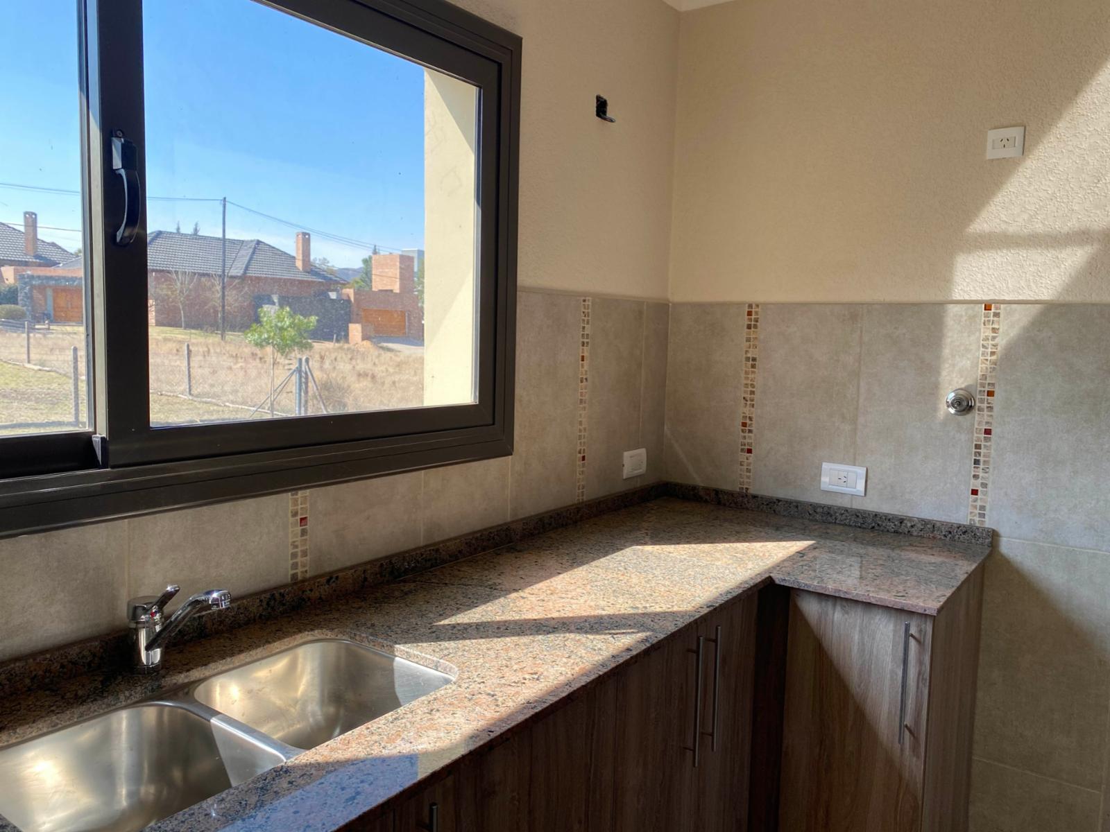 EXCELENTE DUPLEX EN BARRIO BERTONE II — foto 5
