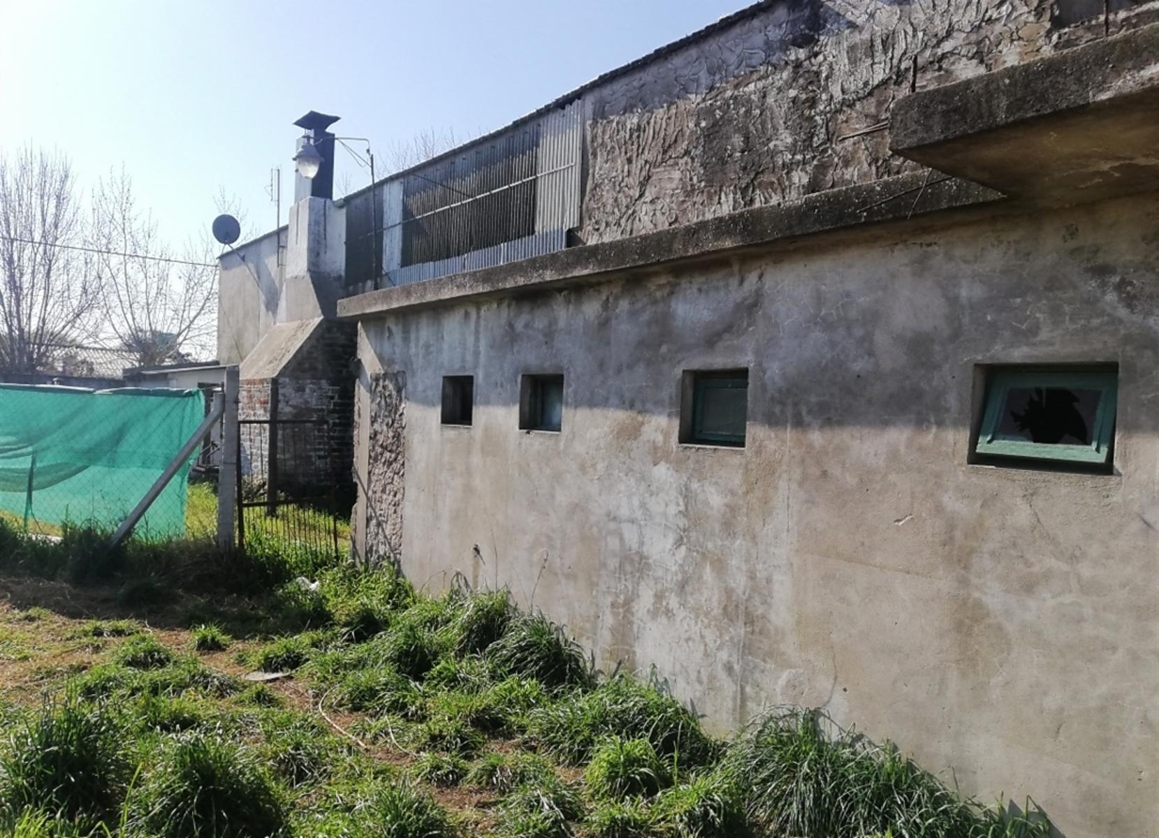 VENDO GALPON C/DEPTO NUEVO EN QUEQUEN - 27