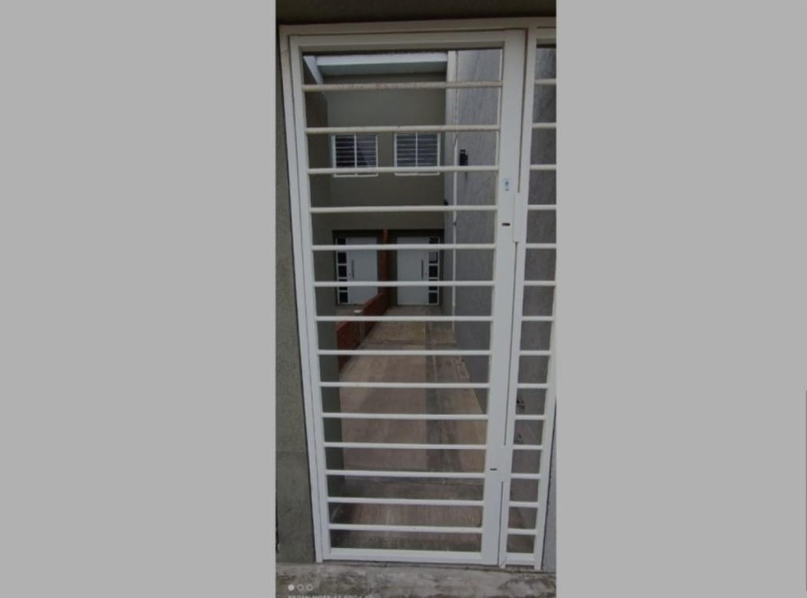 VENDO DUPLEX A ESTRENAR 4 AMB Y GARAJE — foto 2