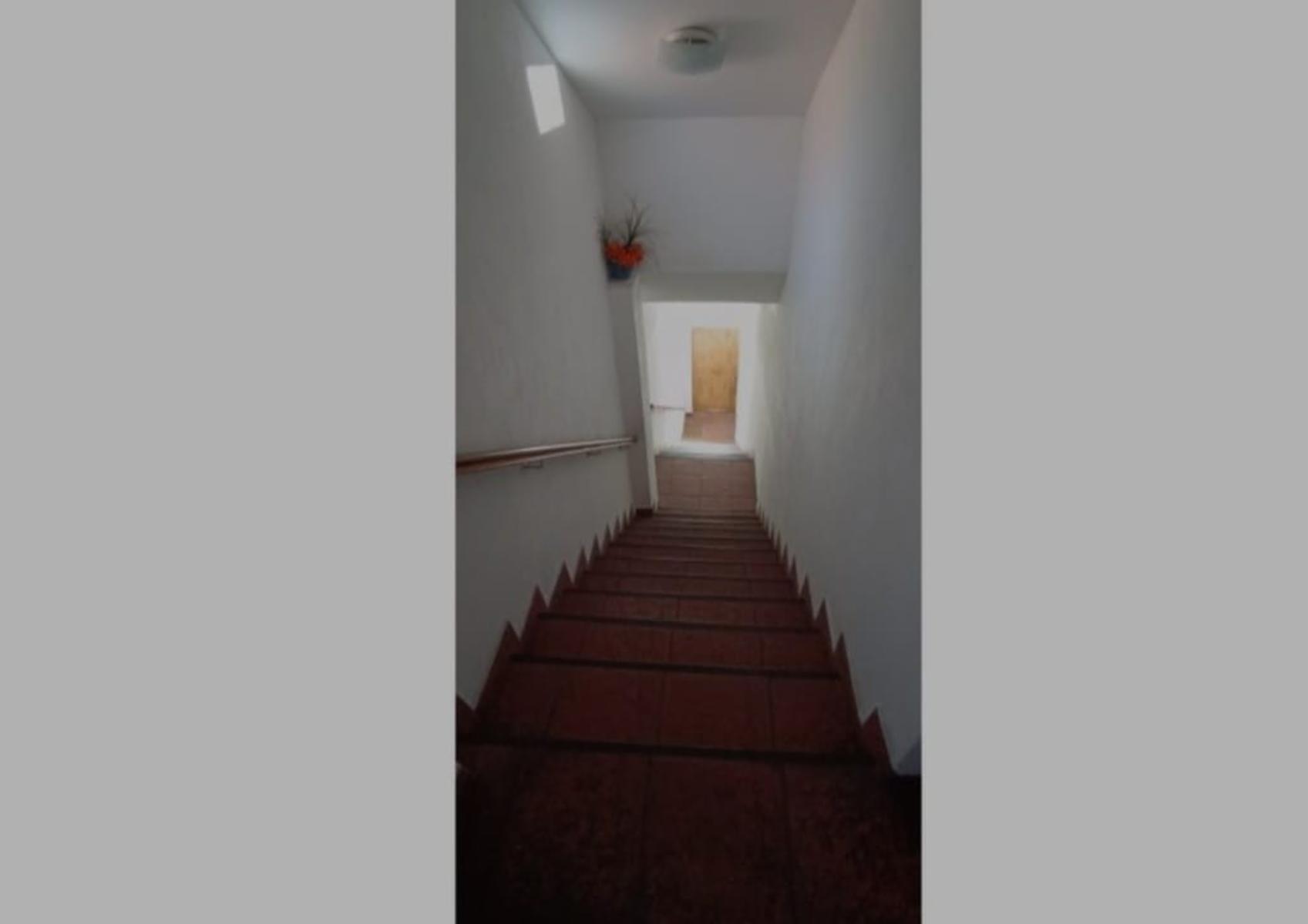 VENDO CASA EN PLANTA ALTA CON GALPÓN LOCAL Y GARAJE — foto 8